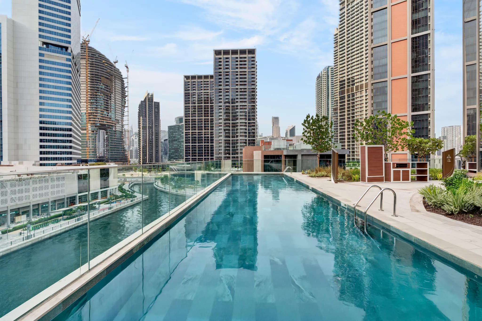 Contemporary 3-bedroom residence at Jumeirah Living