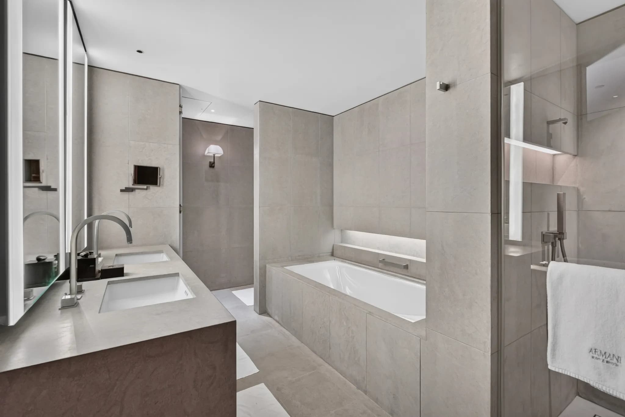 Élégant appartement 2 chambres dans les Armani Residences du centre-ville - 11