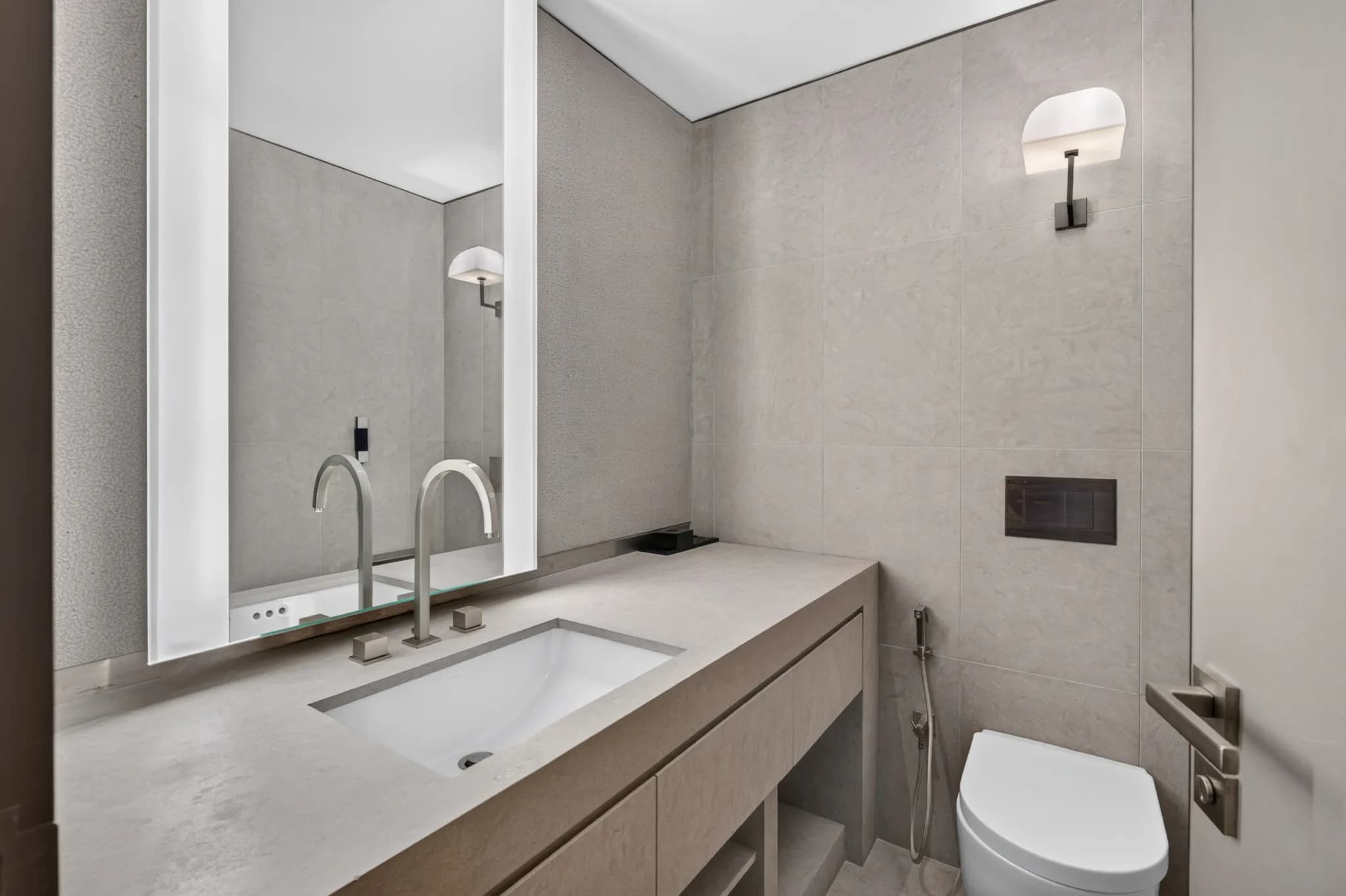 Élégant appartement 2 chambres dans les Armani Residences du centre-ville - 18