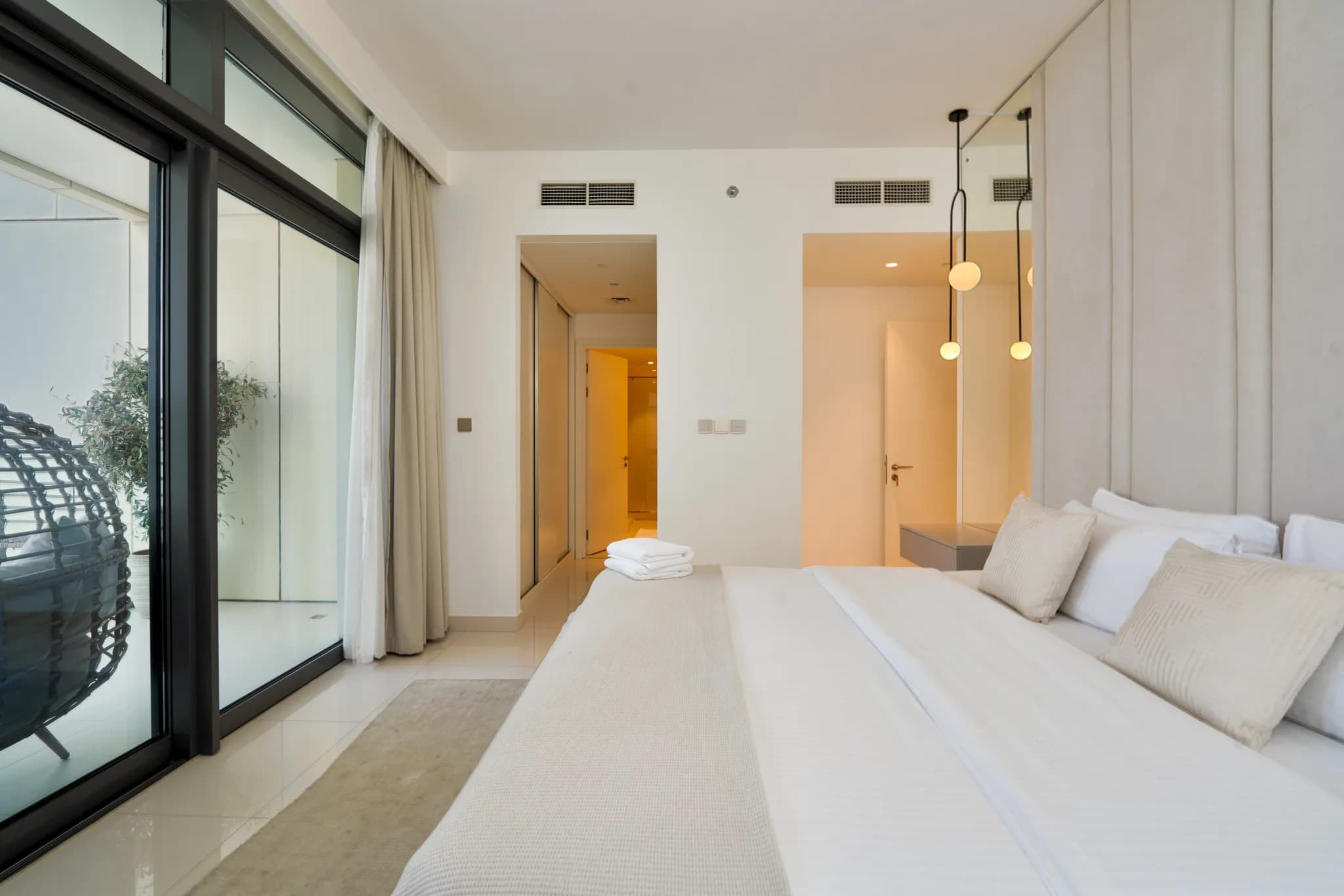 3-bed upgraded apartment in Beach Vista Emaar Beachfront - 16