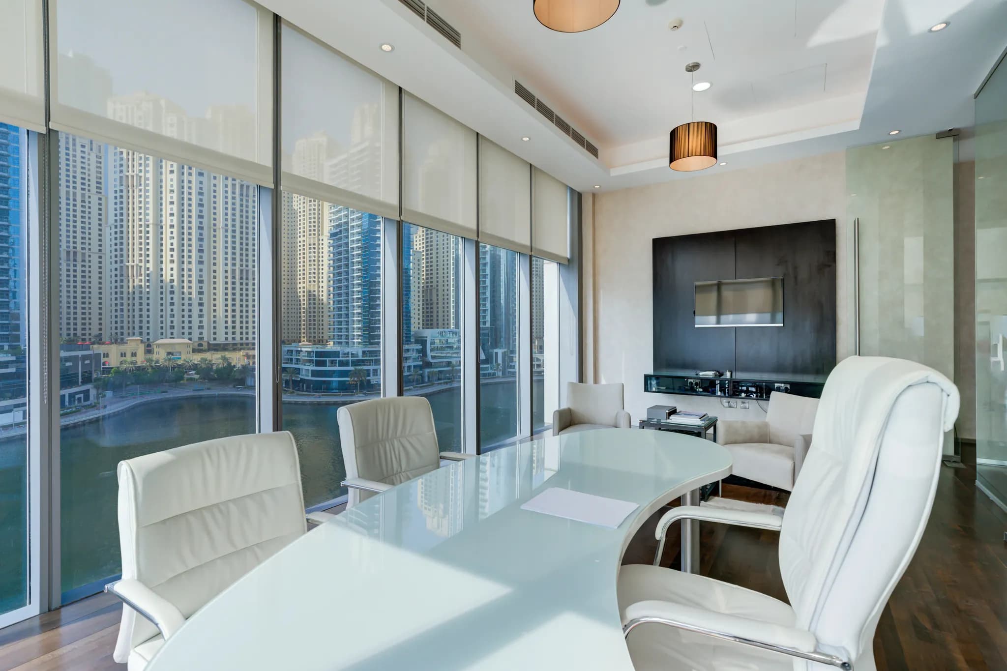 A ready-to-move-in office in the Marina Mall Hotel - 17