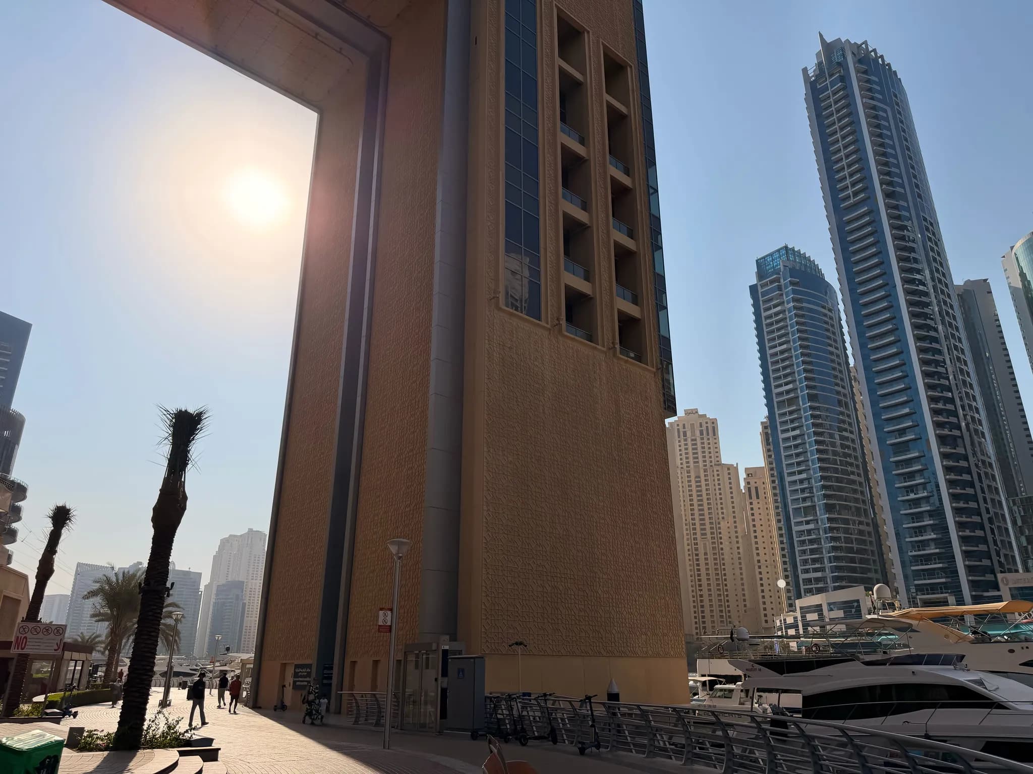 A ready-to-move-in office in the Marina Mall Hotel - 19