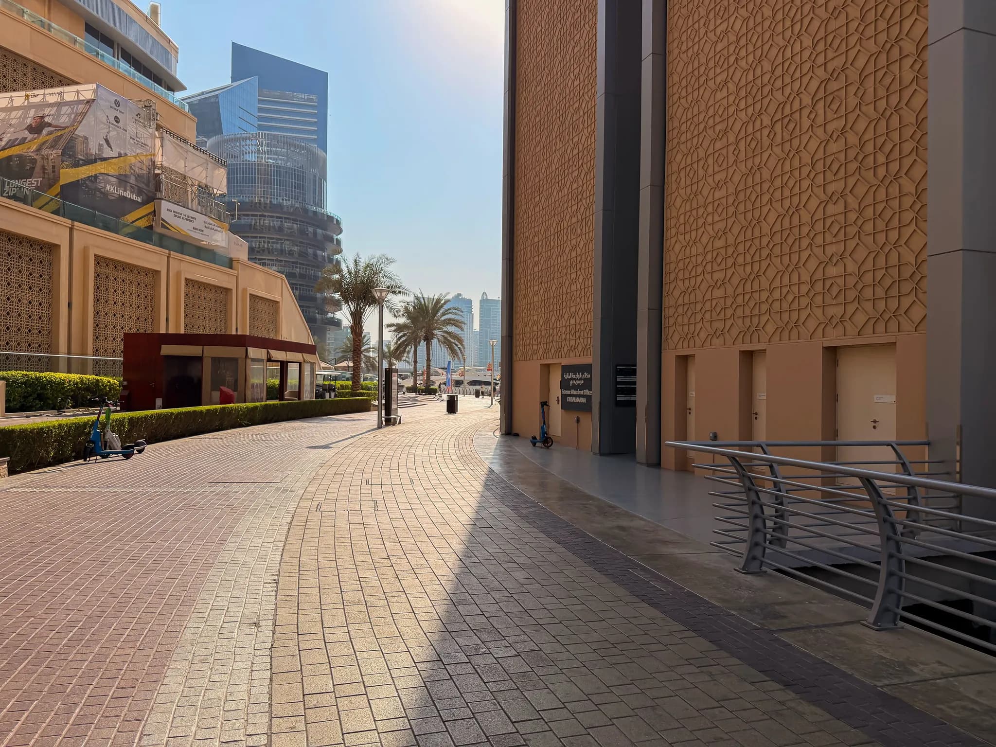 A ready-to-move-in office in the Marina Mall Hotel - 21