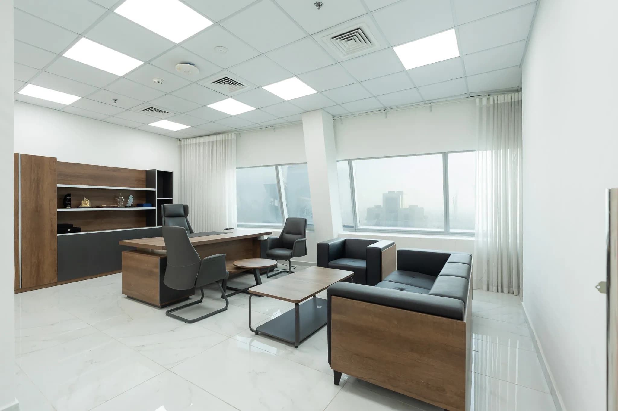 Well-combined office space in Iris Bay Tower, Business Bay  - 7