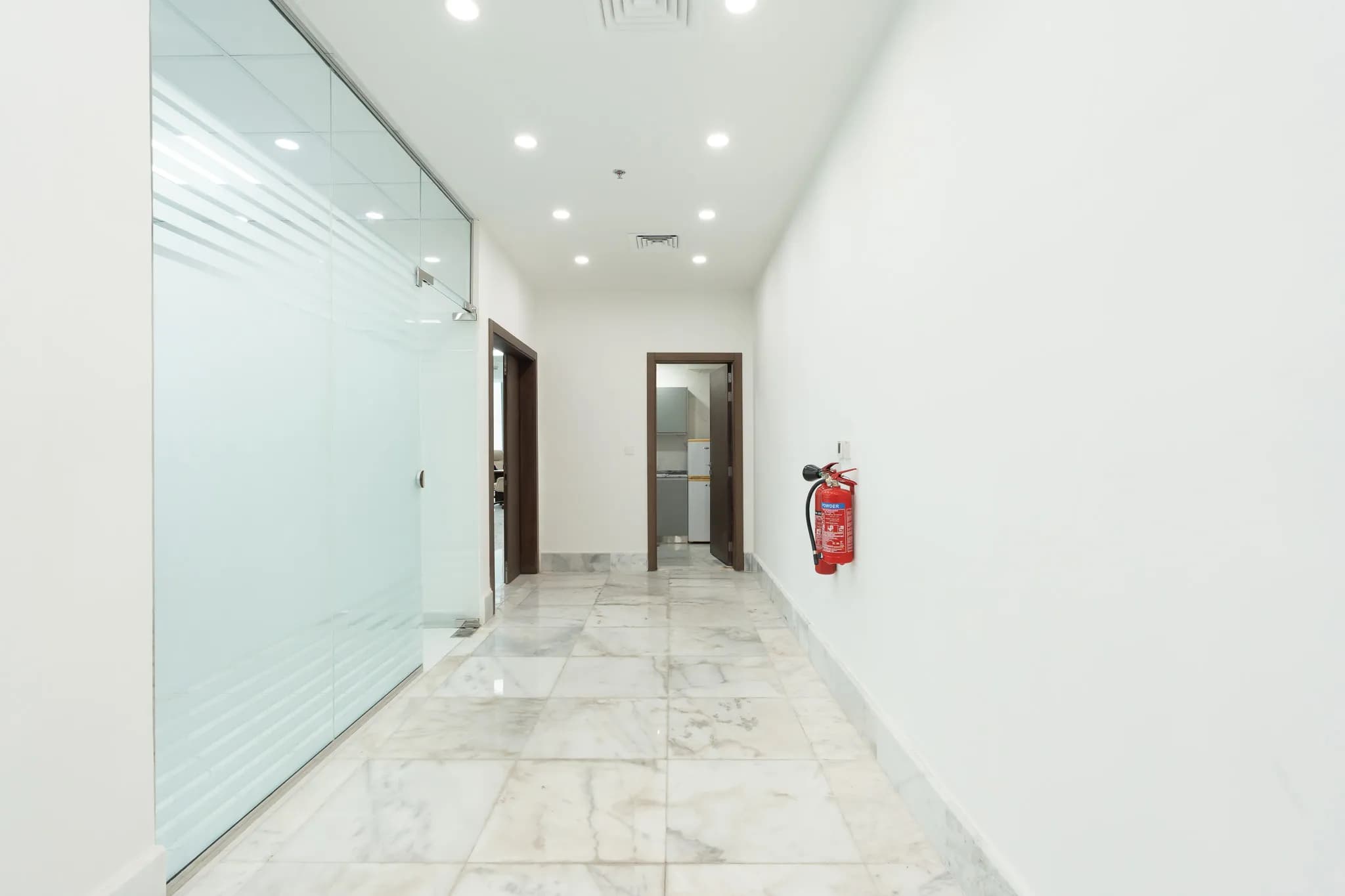 Well-combined office space in Iris Bay Tower, Business Bay  - 8