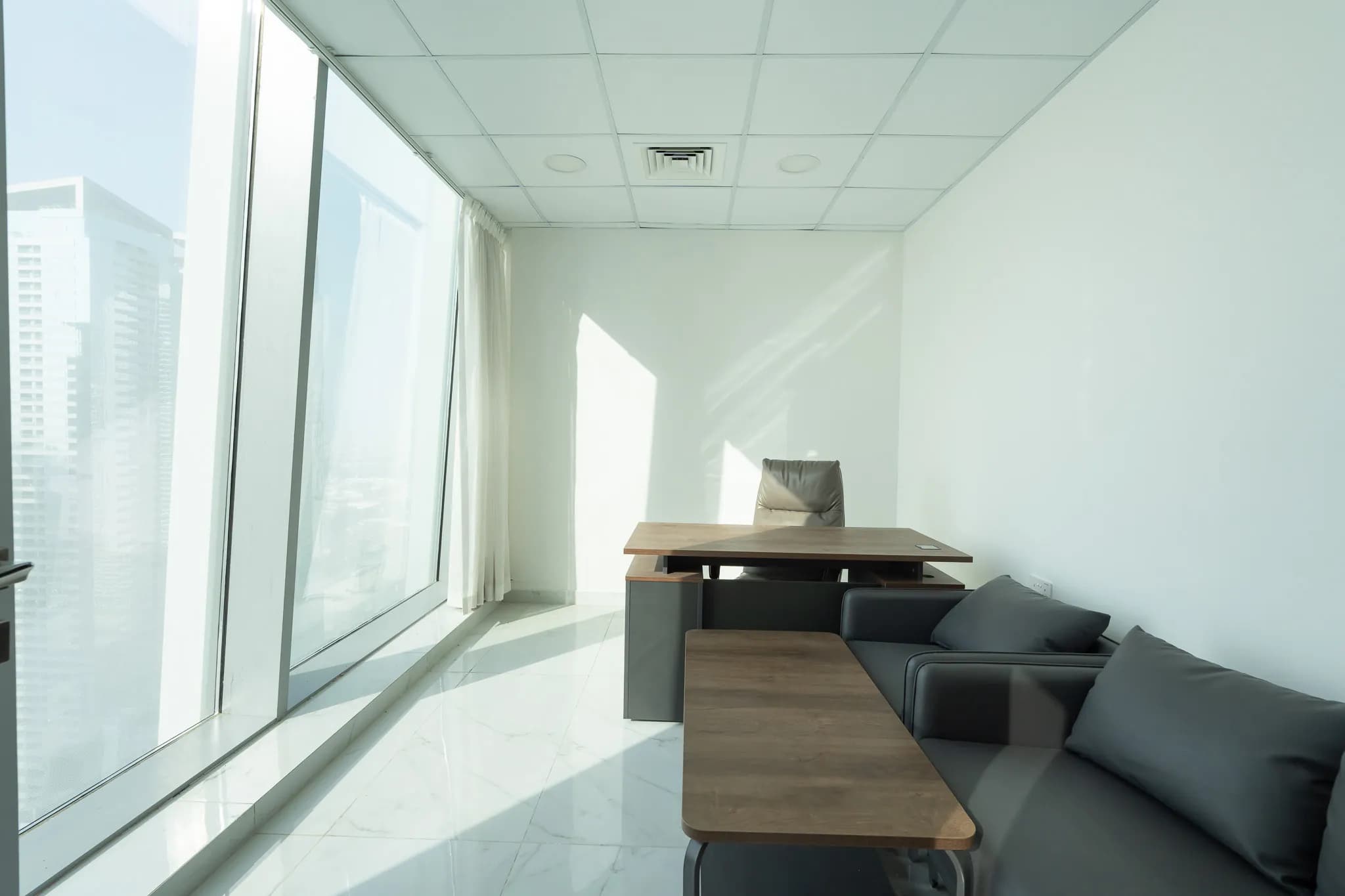 Well-combined office space in Iris Bay Tower, Business Bay  - 10