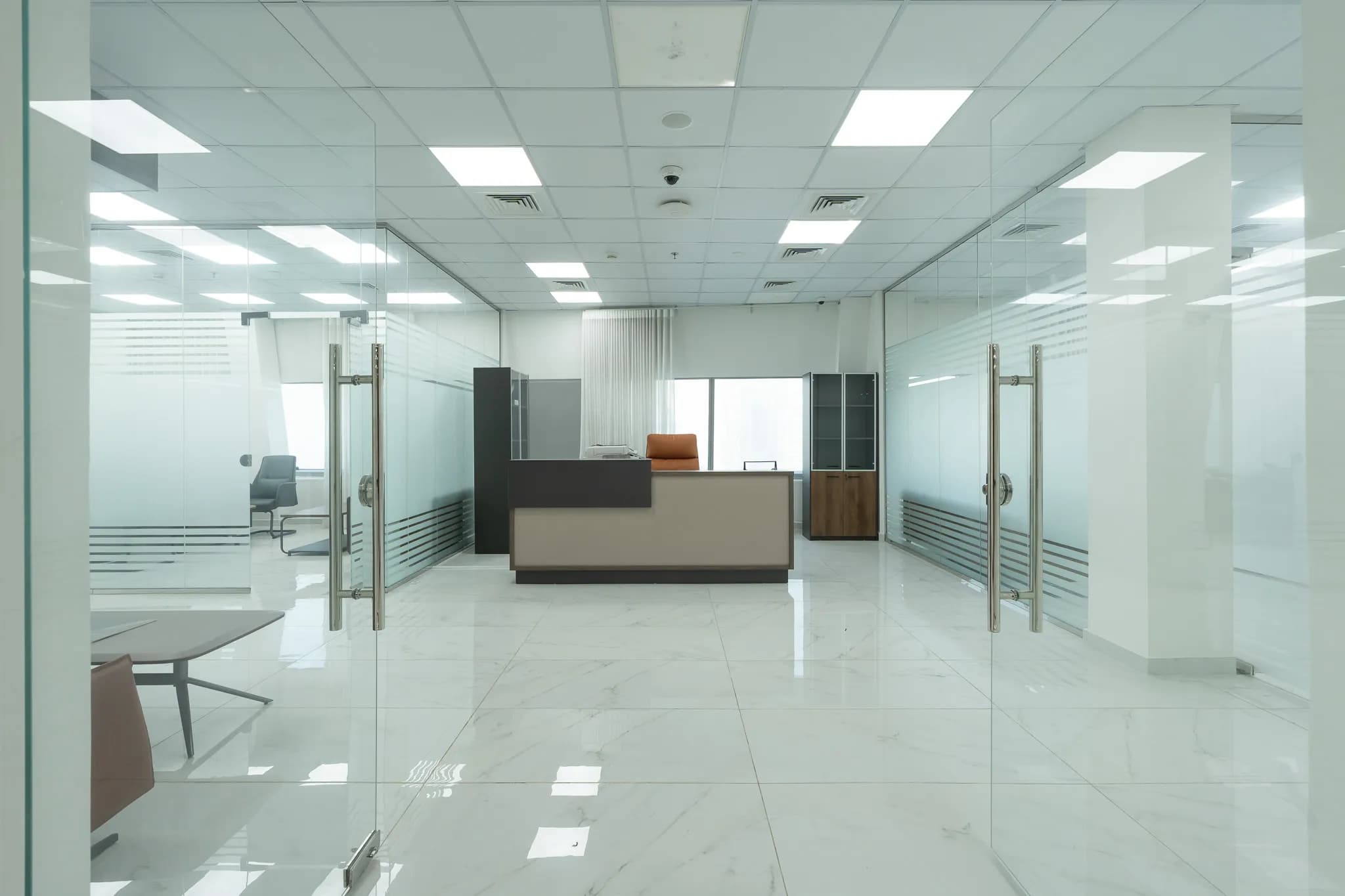 Well-combined office space in Iris Bay Tower, Business Bay  - 1