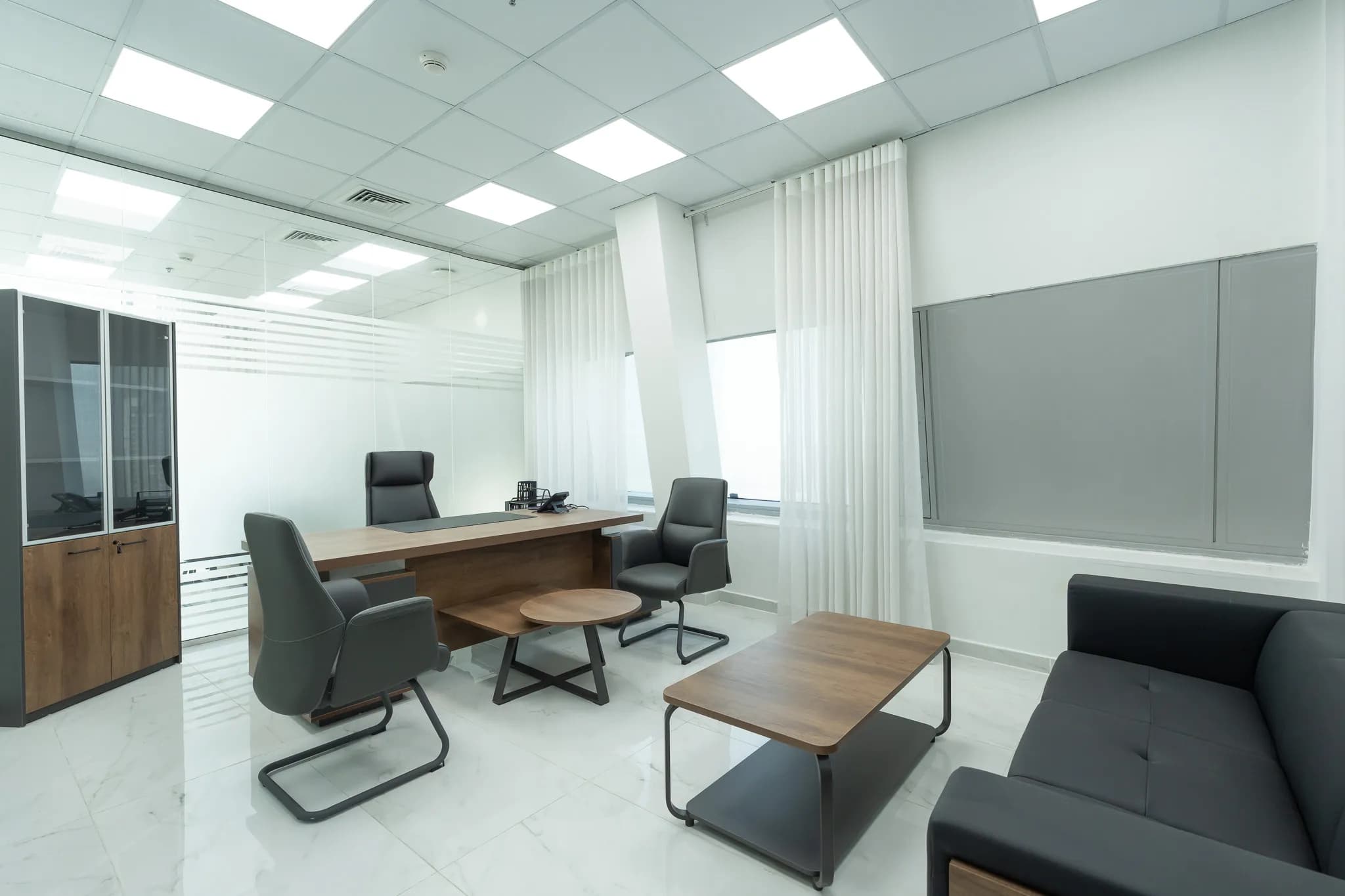 Well-combined office space in Iris Bay Tower, Business Bay  - 13