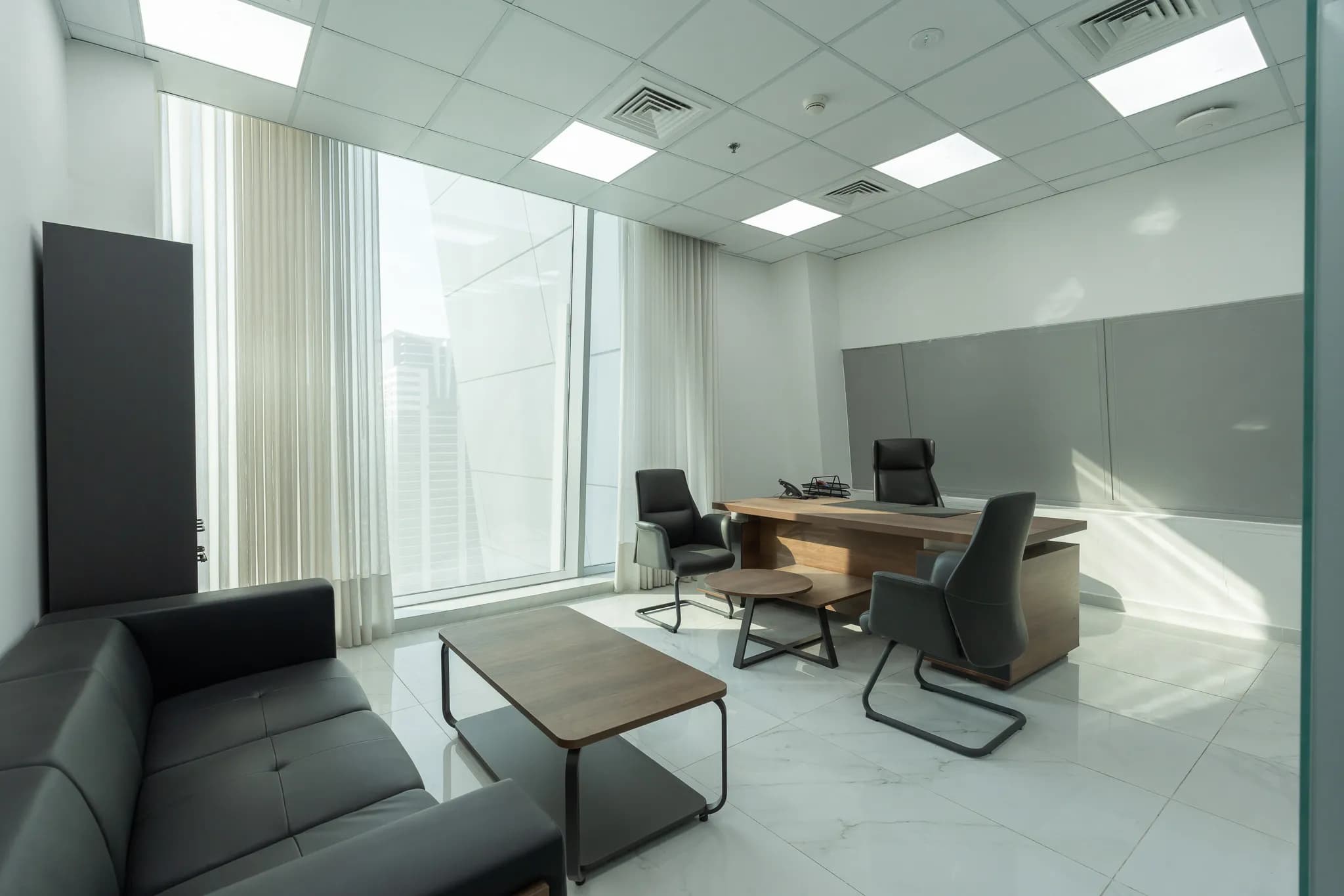 Well-combined office space in Iris Bay Tower, Business Bay  - 14