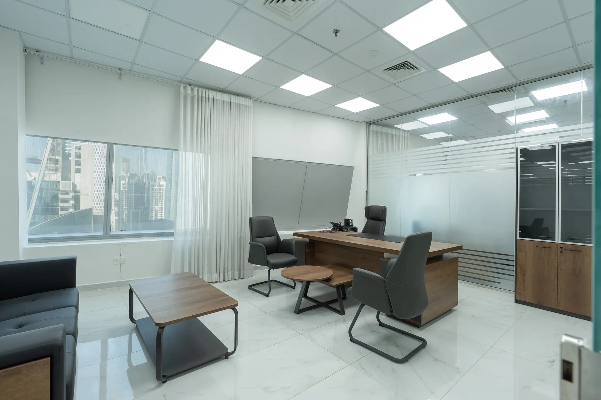 Well-combined office space in Iris Bay Tower, Business Bay  - 15