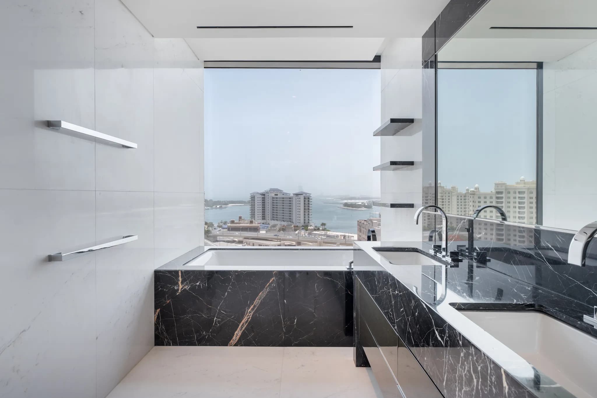 A Marina-facing 3-bedroom apartment within One at Palm Jumeirah - 14