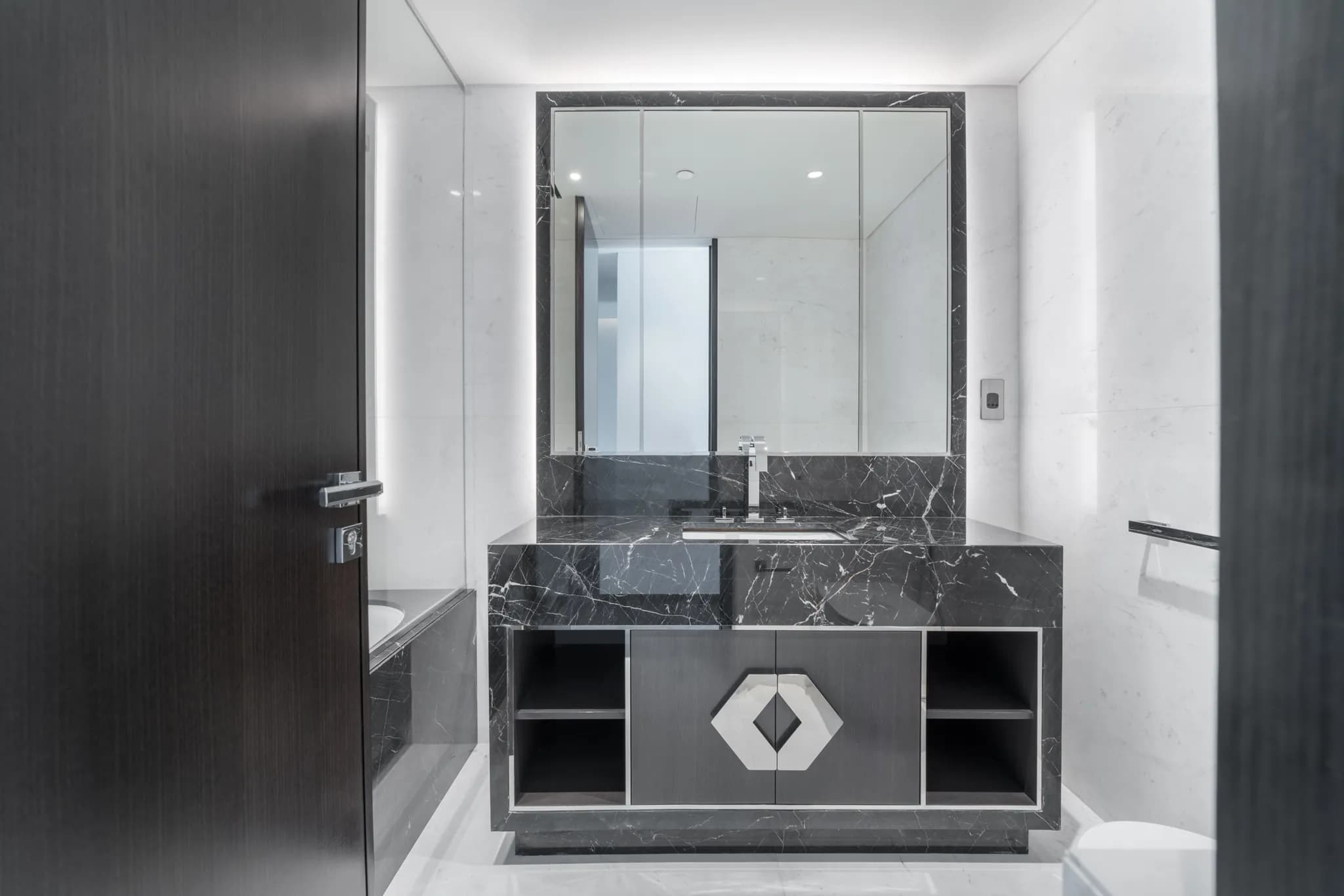 A Marina-facing 3-bedroom apartment within One at Palm Jumeirah - 15
