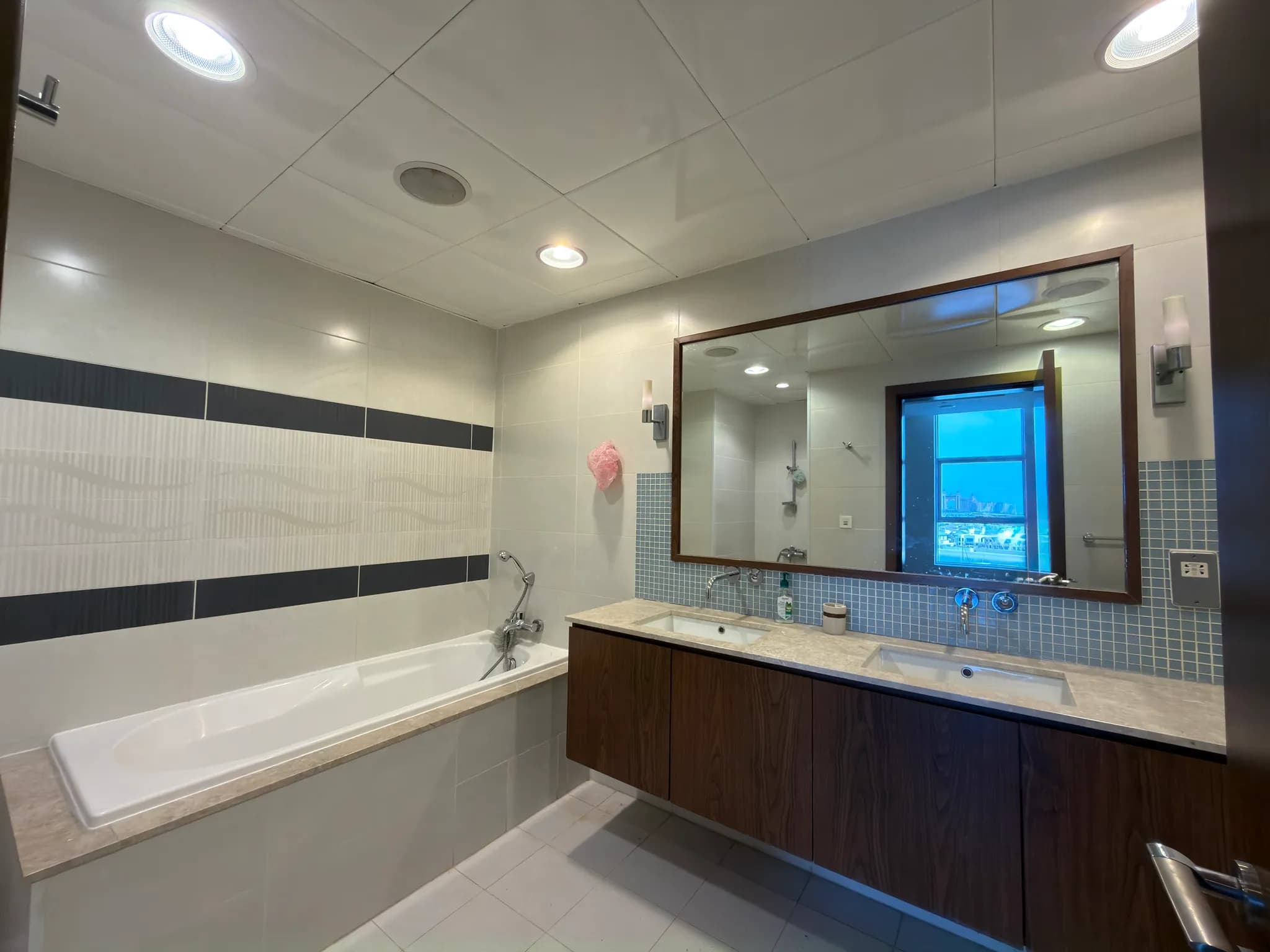 3-bedroom apartment in Oceana Atlantic, Palm Jumeirah - 11