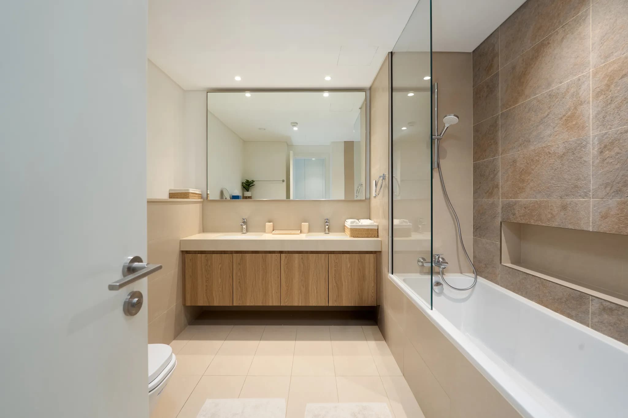 Remarkable 3-bedroom apartment in Downtown Views 2 for rent - 19