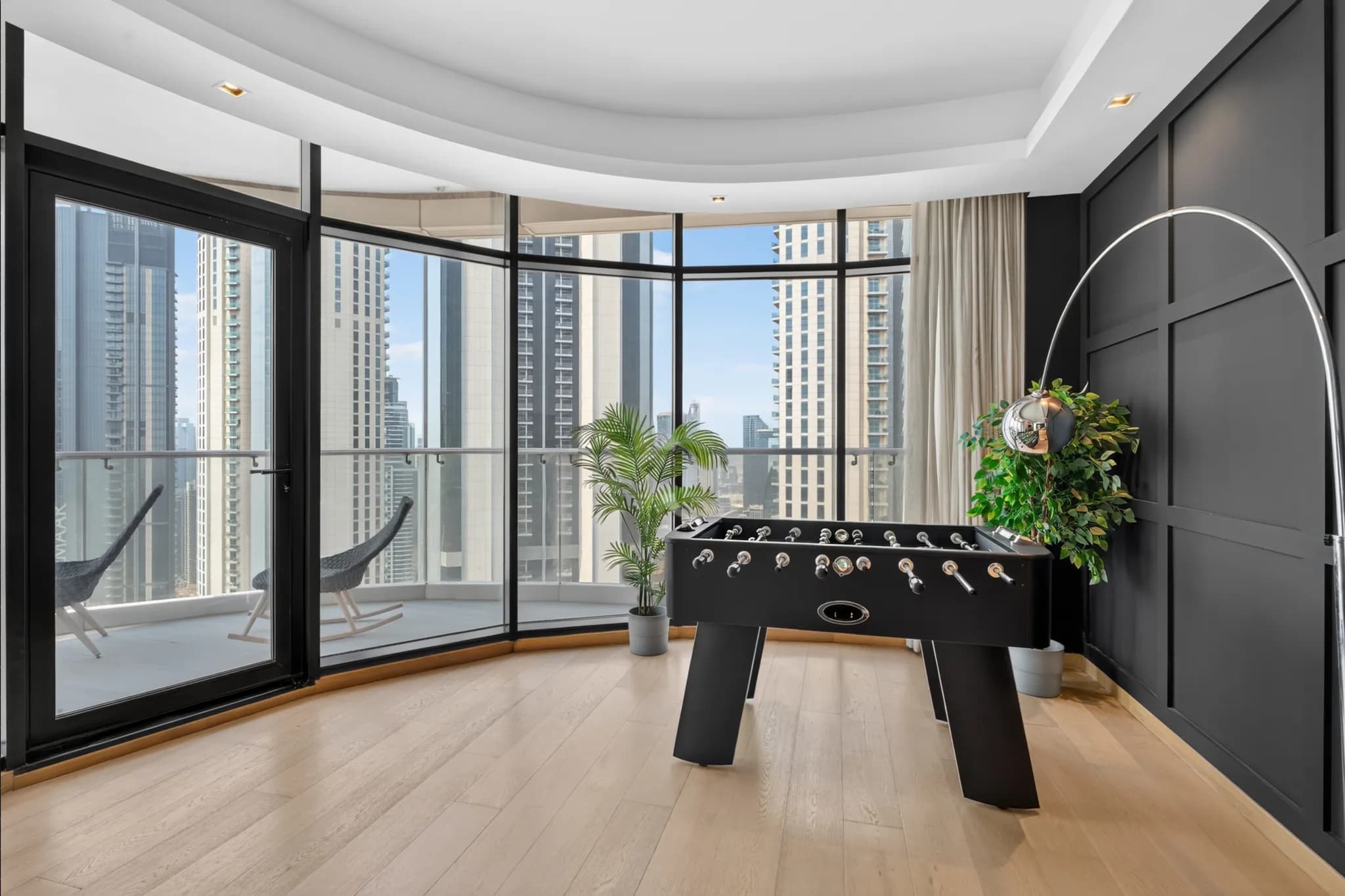 A refined 4-bedroom penthouse in RP Heights, Downtown Dubai - 9