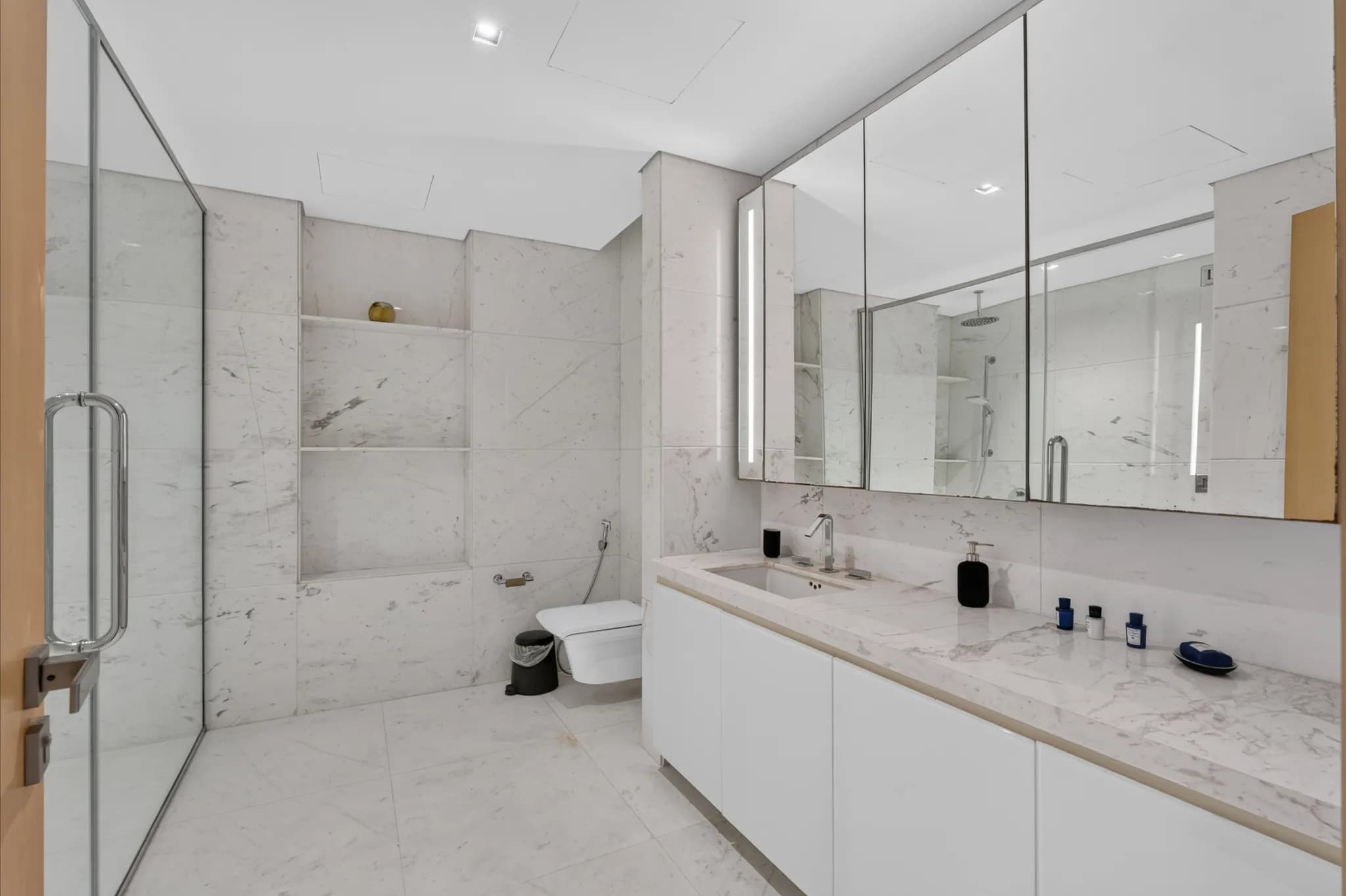 A refined 4-bedroom penthouse in RP Heights, Downtown Dubai - 12