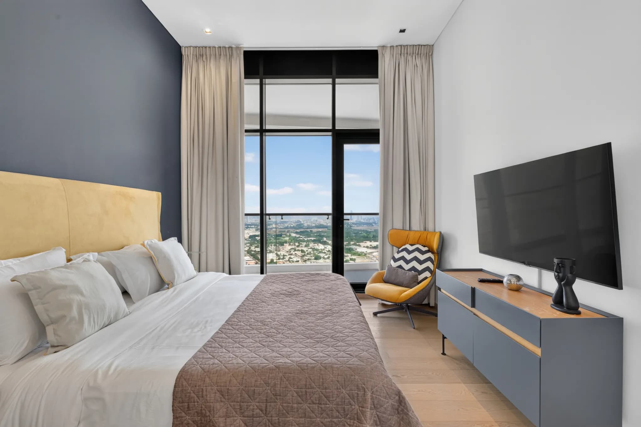 A refined 4-bedroom penthouse in RP Heights, Downtown Dubai - 16