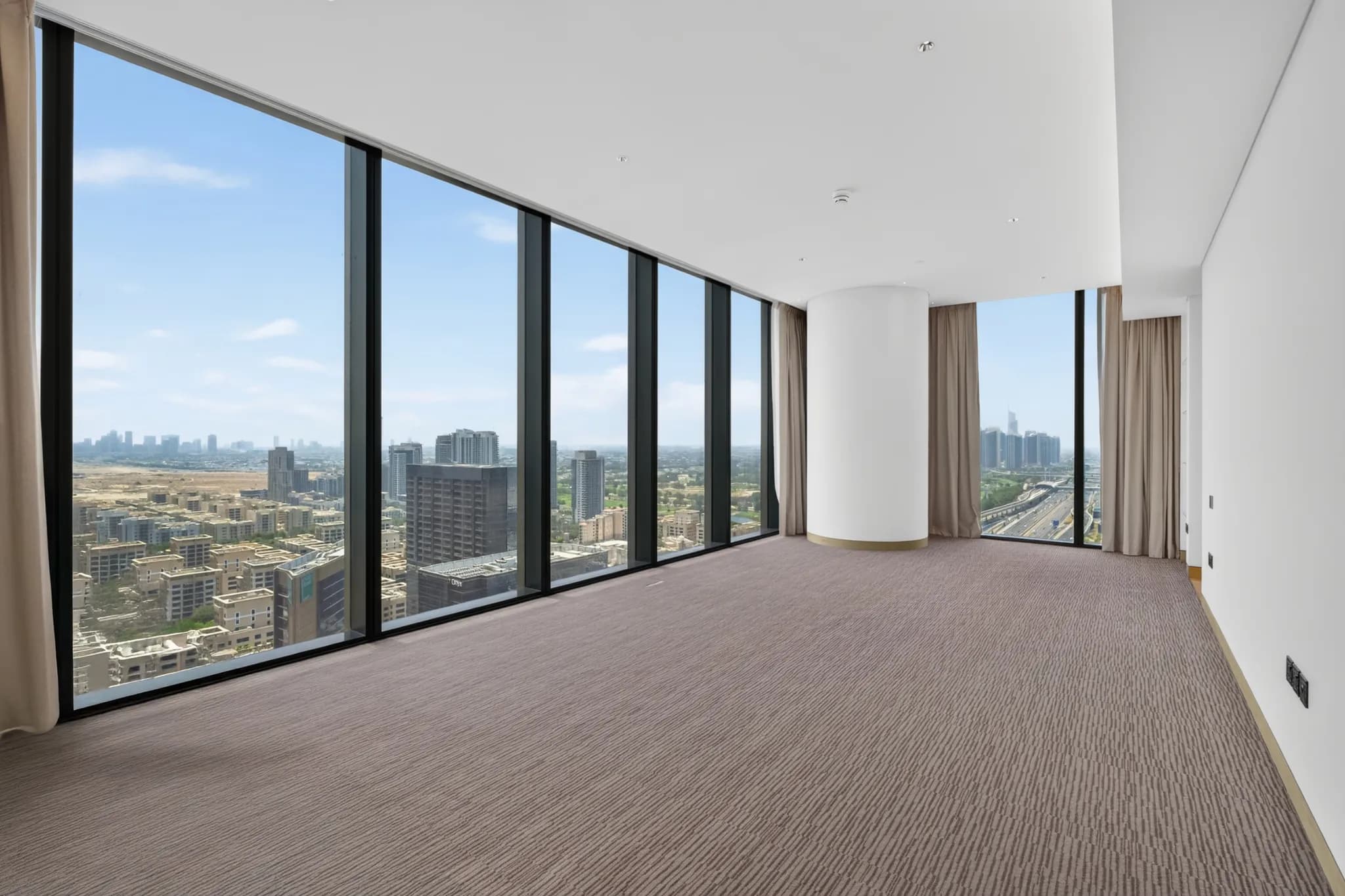 New 4-bedroom penthouse with panoramic Internet City views - 8