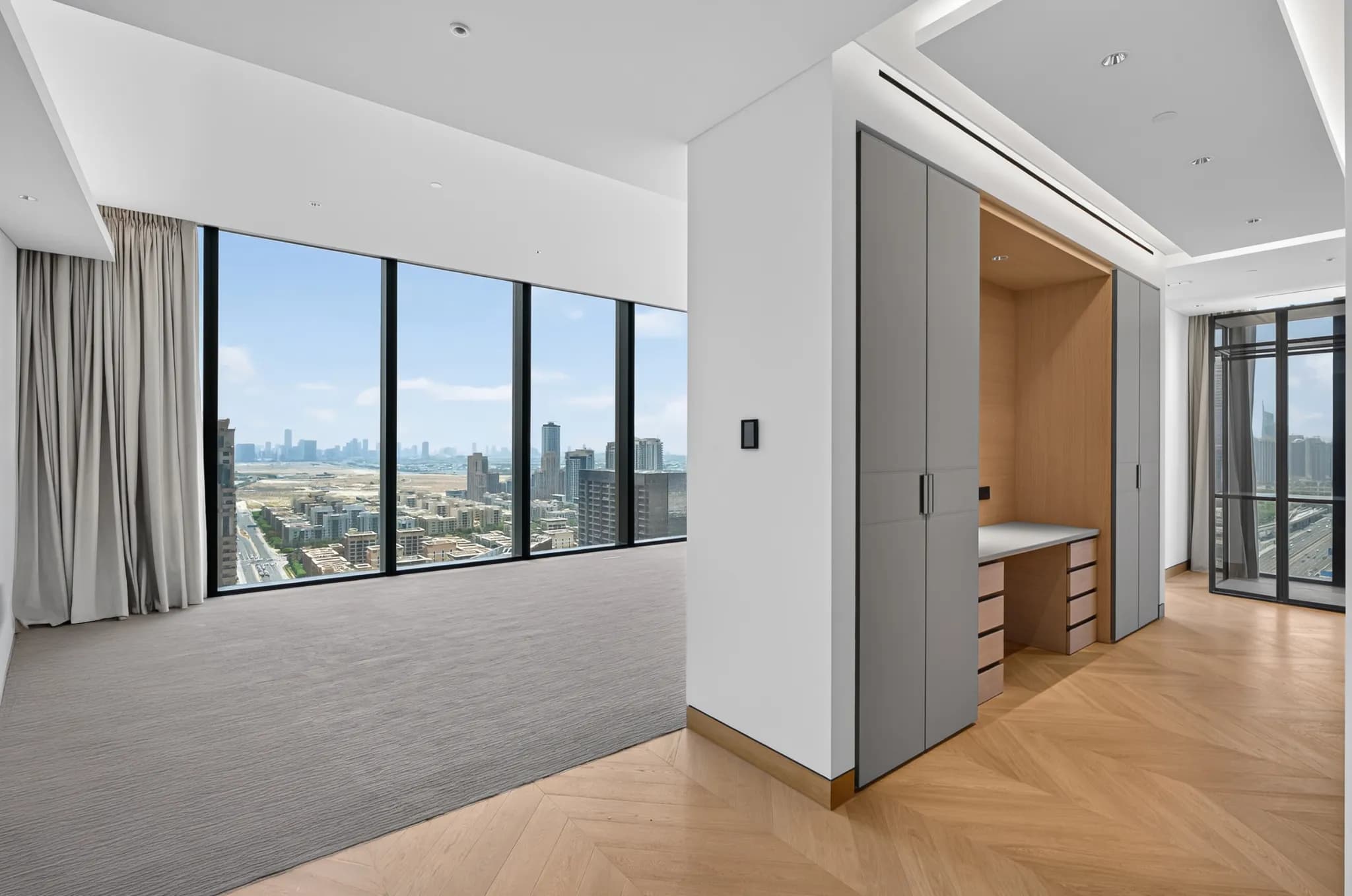 New 4-bedroom penthouse with panoramic Internet City views - 9