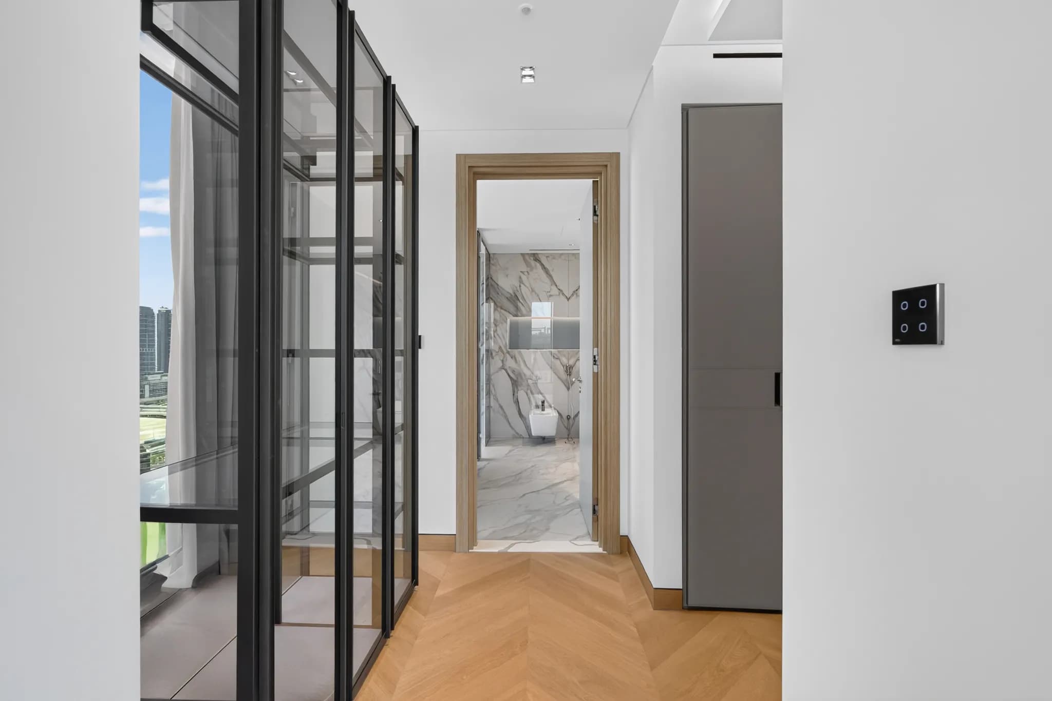 New 4-bedroom penthouse with panoramic Internet City views - 10