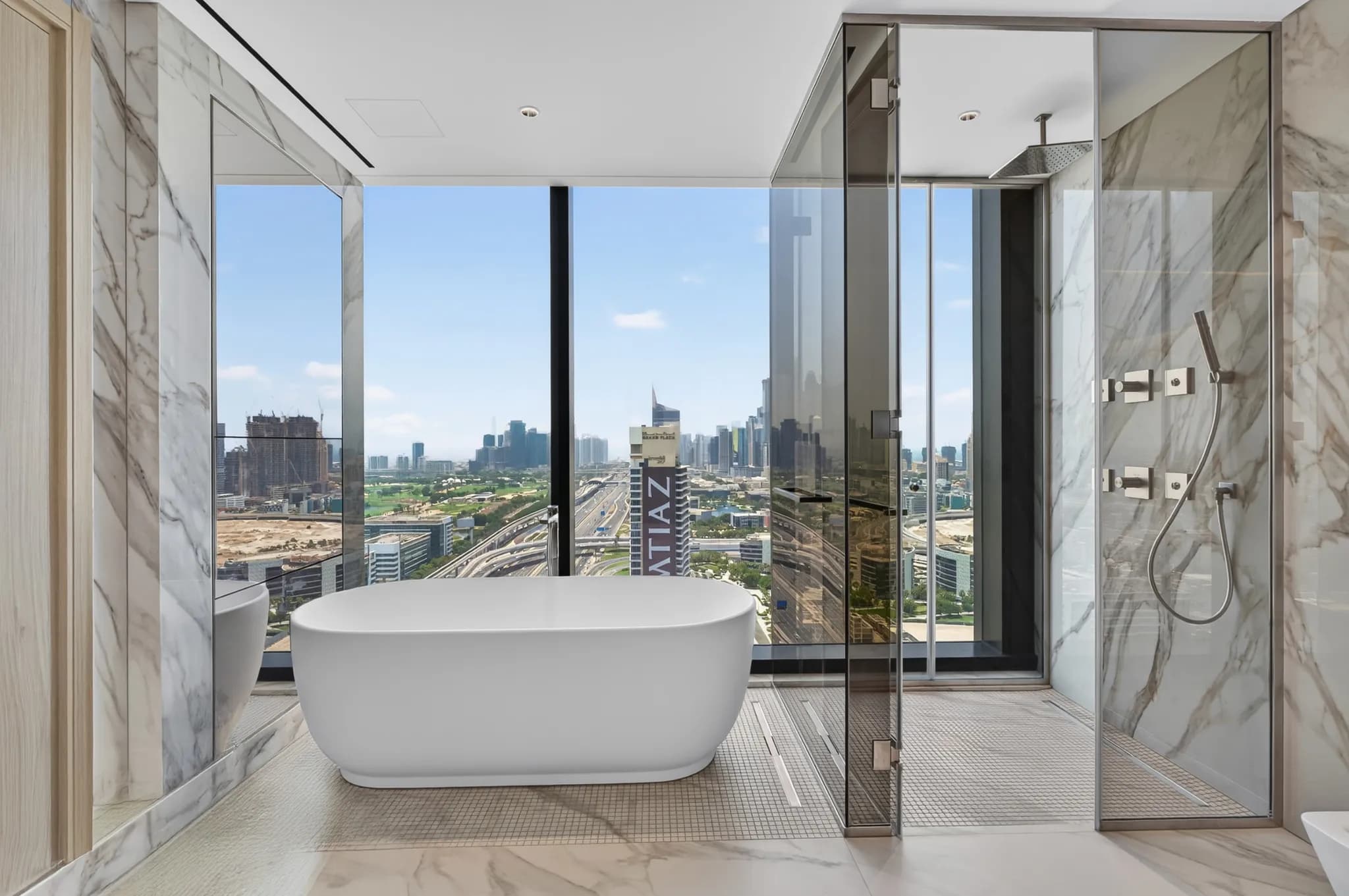 New 4-bedroom penthouse with panoramic Internet City views - 11