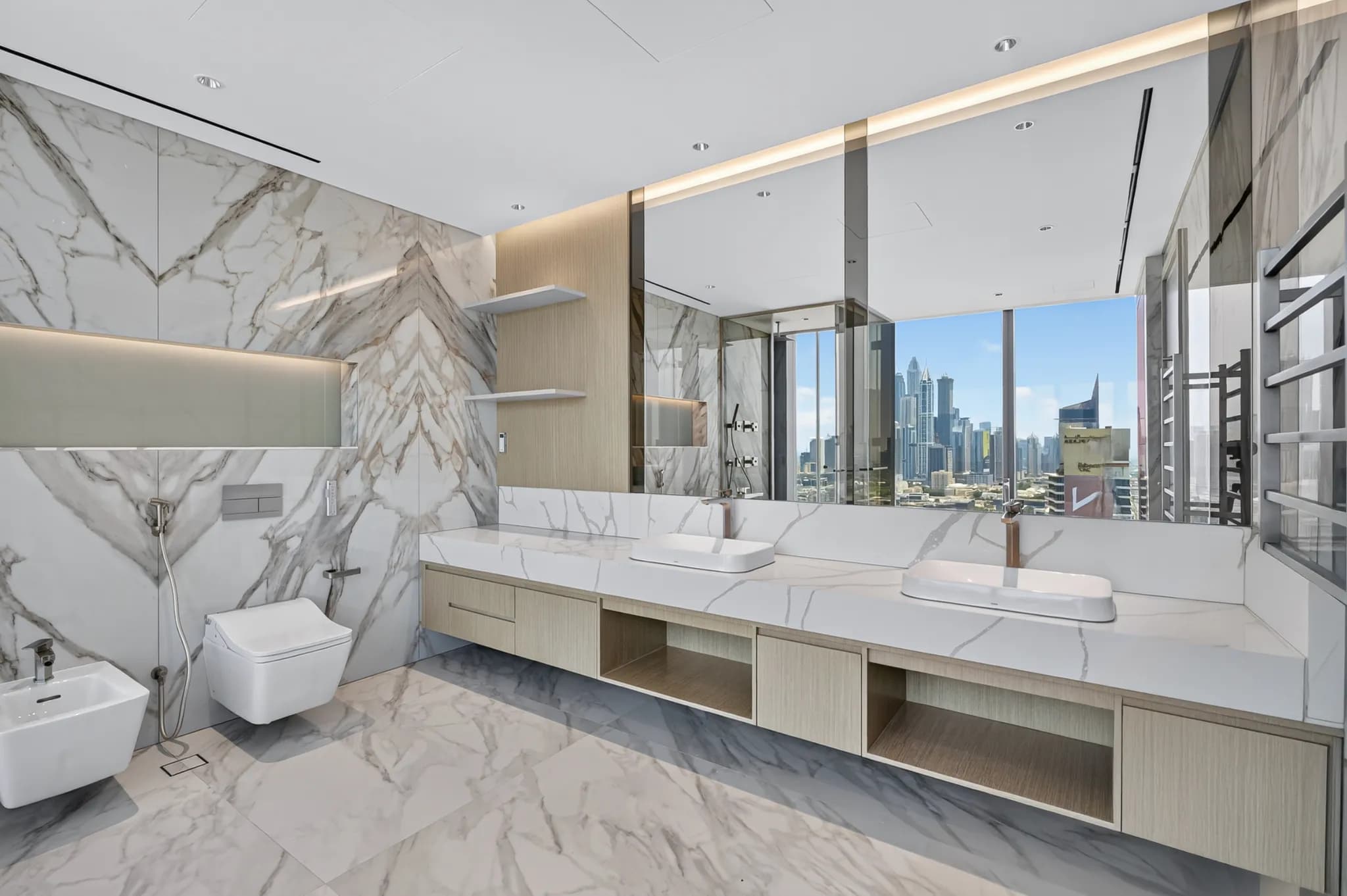 New 4-bedroom penthouse with panoramic Internet City views - 12