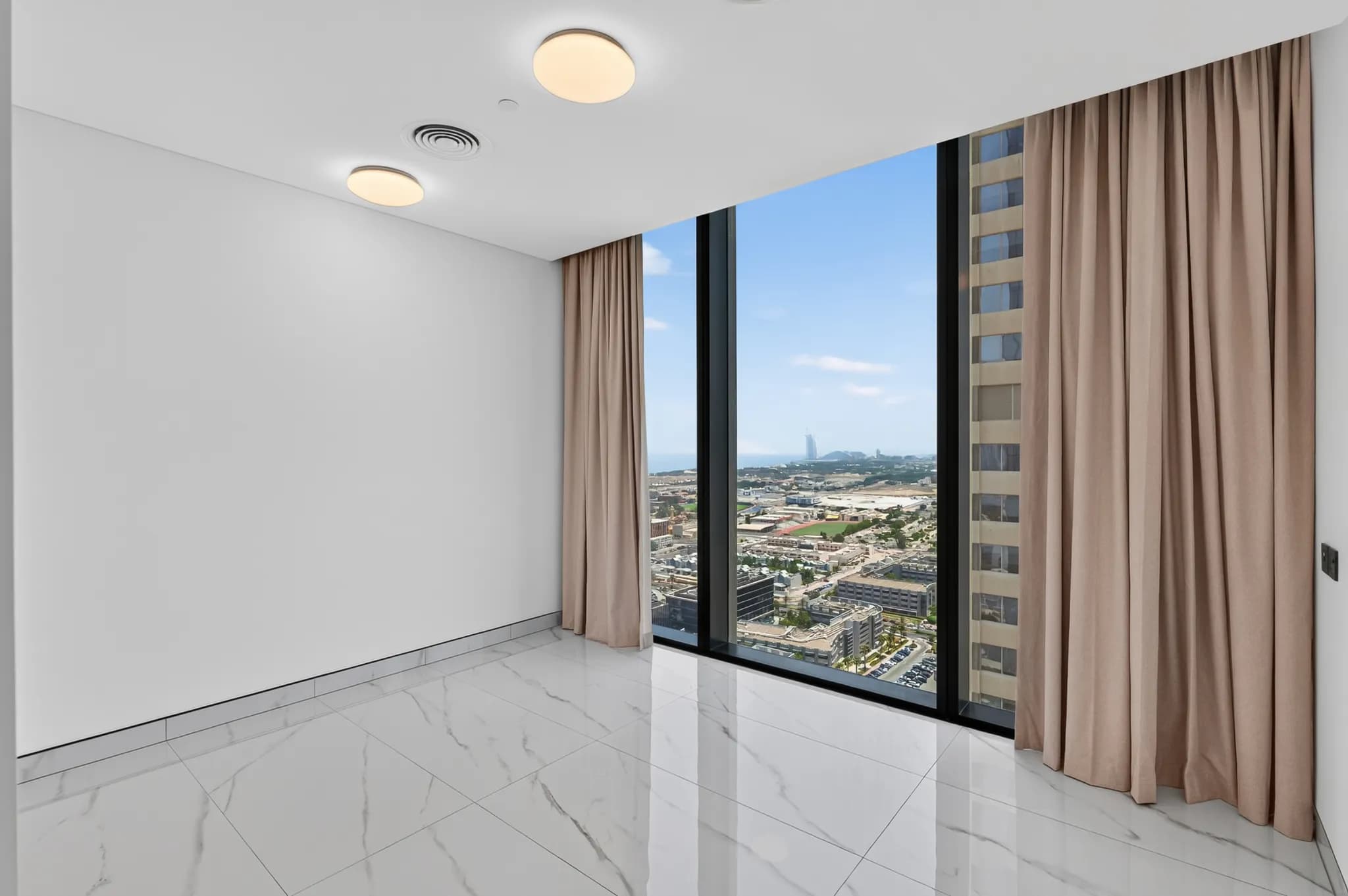 New 4-bedroom penthouse with panoramic Internet City views - 16