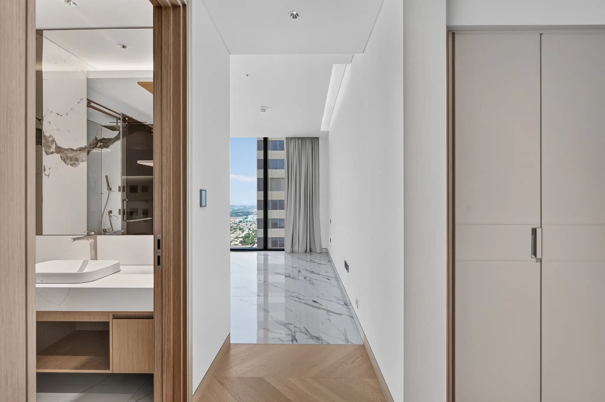 New 4-bedroom penthouse with panoramic Internet City views - 17