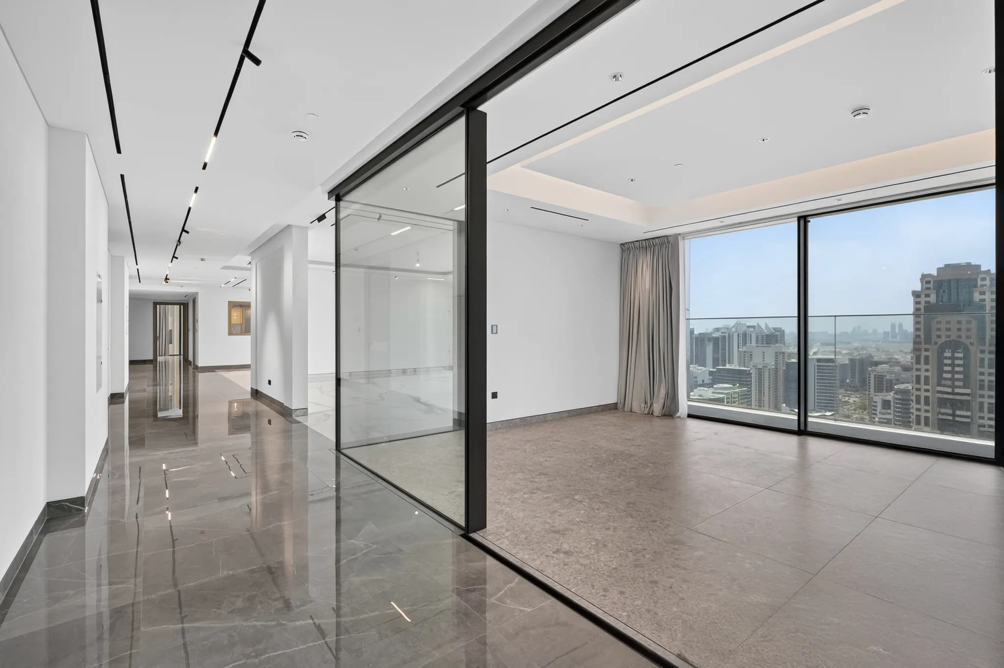 New 4-bedroom penthouse with panoramic Internet City views - 18