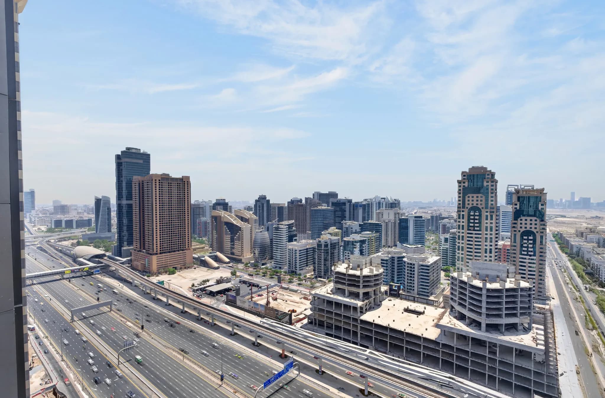 New 4-bedroom penthouse with panoramic Internet City views - 19