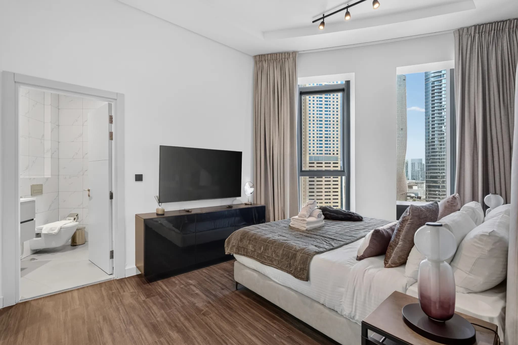 位于市中心Burj Vista Tower 2的充满活力的五居室天际线顶层公寓 - 10