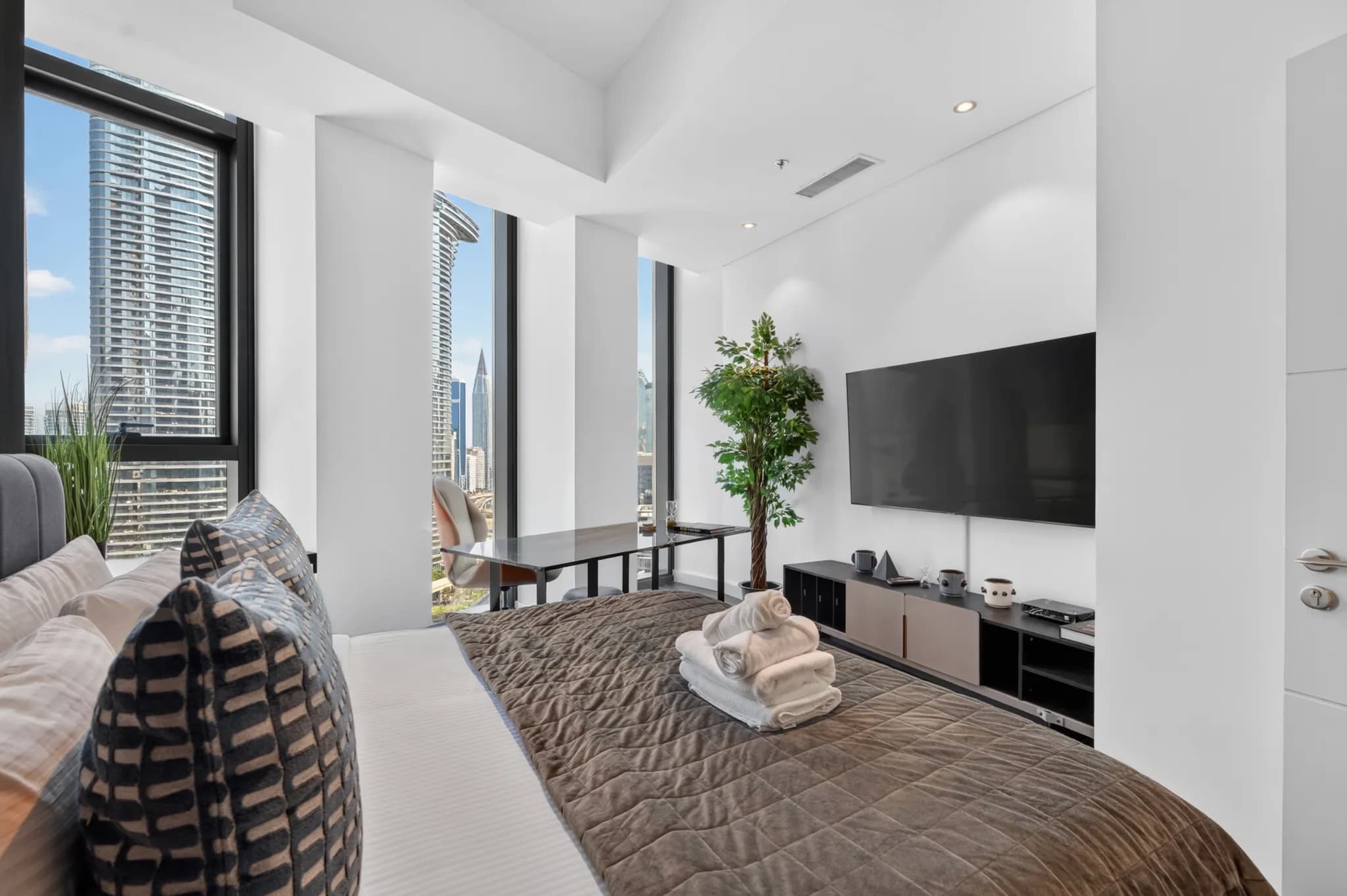 位于市中心Burj Vista Tower 2的充满活力的五居室天际线顶层公寓 - 11