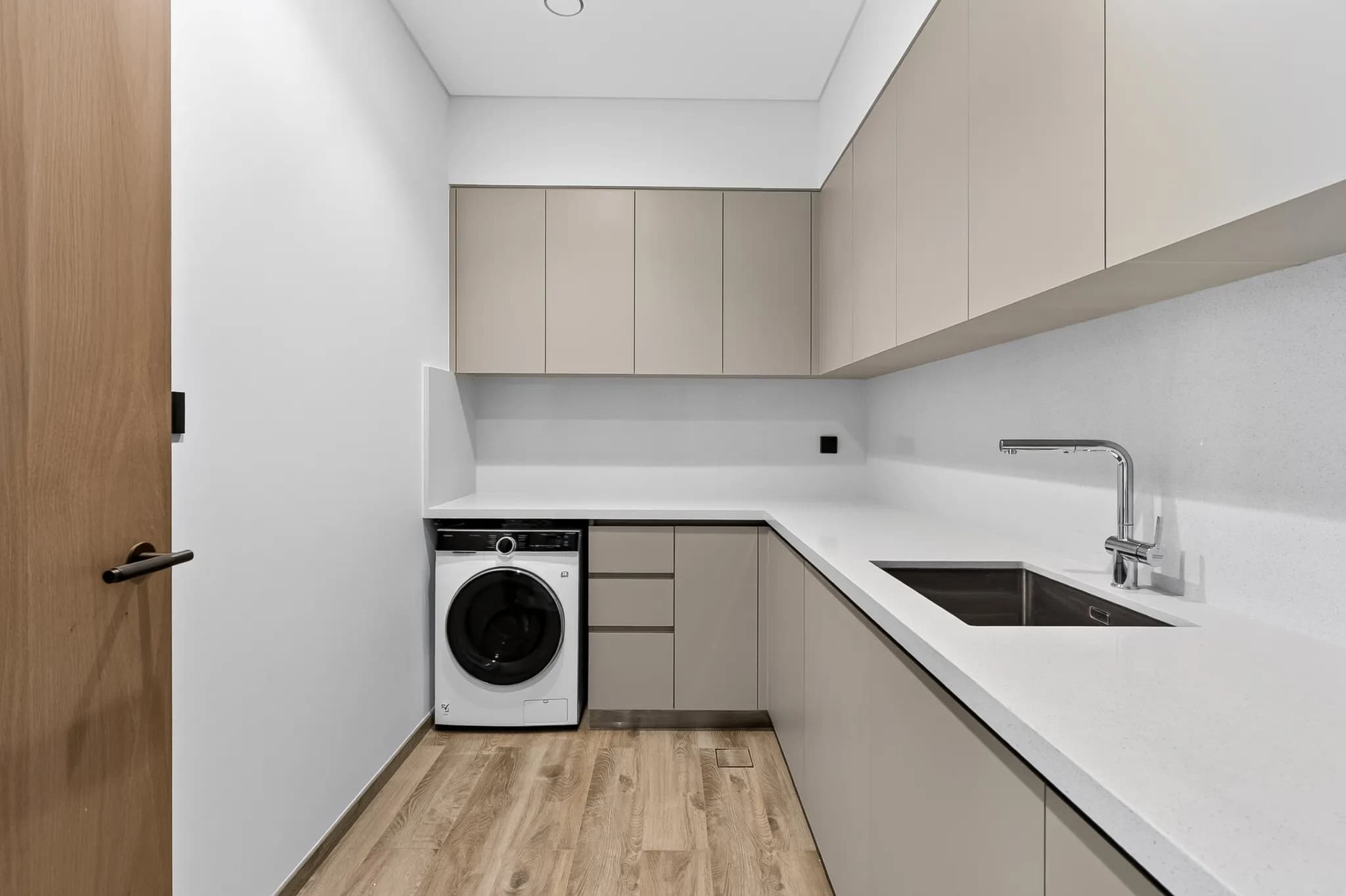 Contemporary 3-bedroom residence at Jumeirah Living - 11