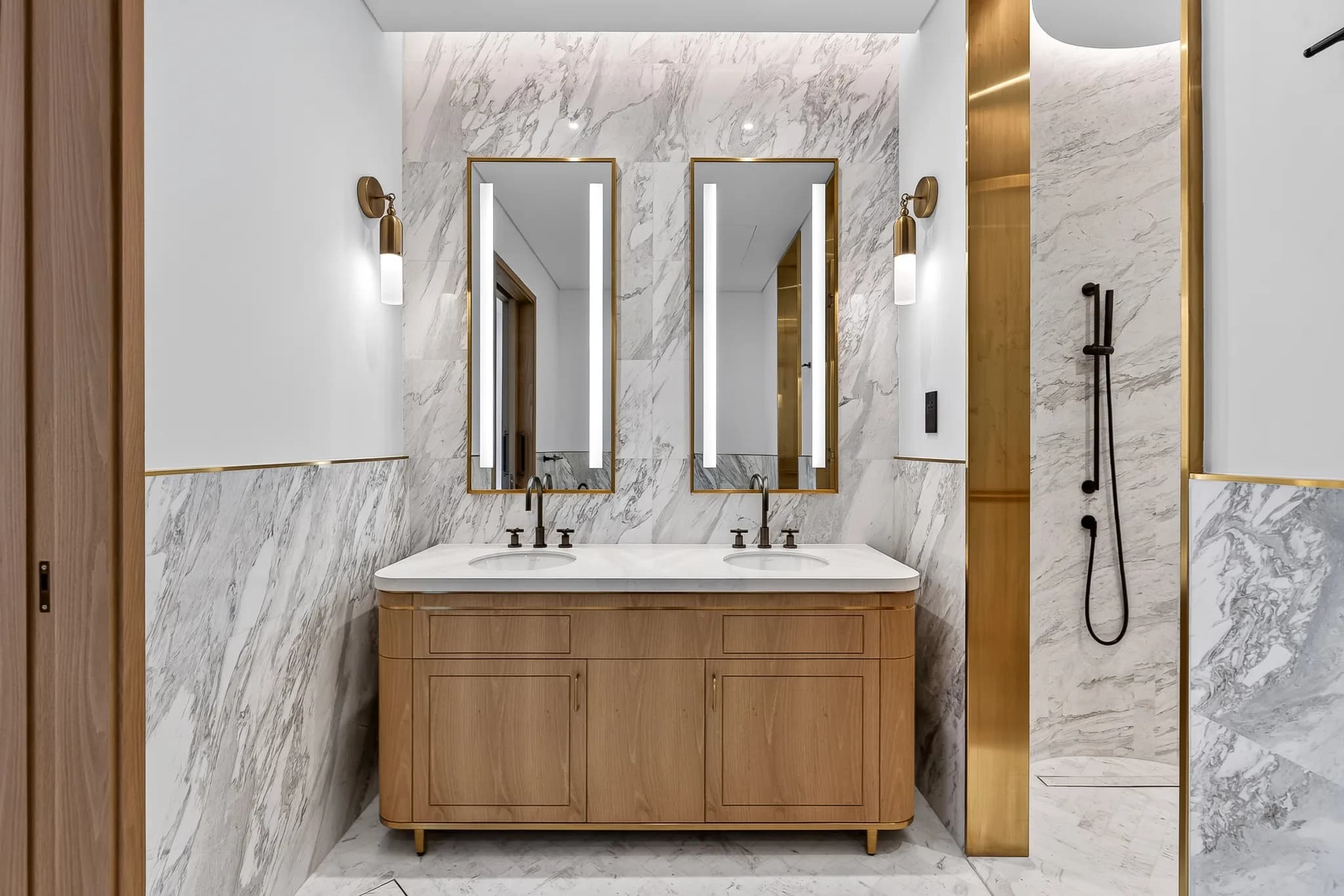 Contemporary 3-bedroom residence at Jumeirah Living - 31