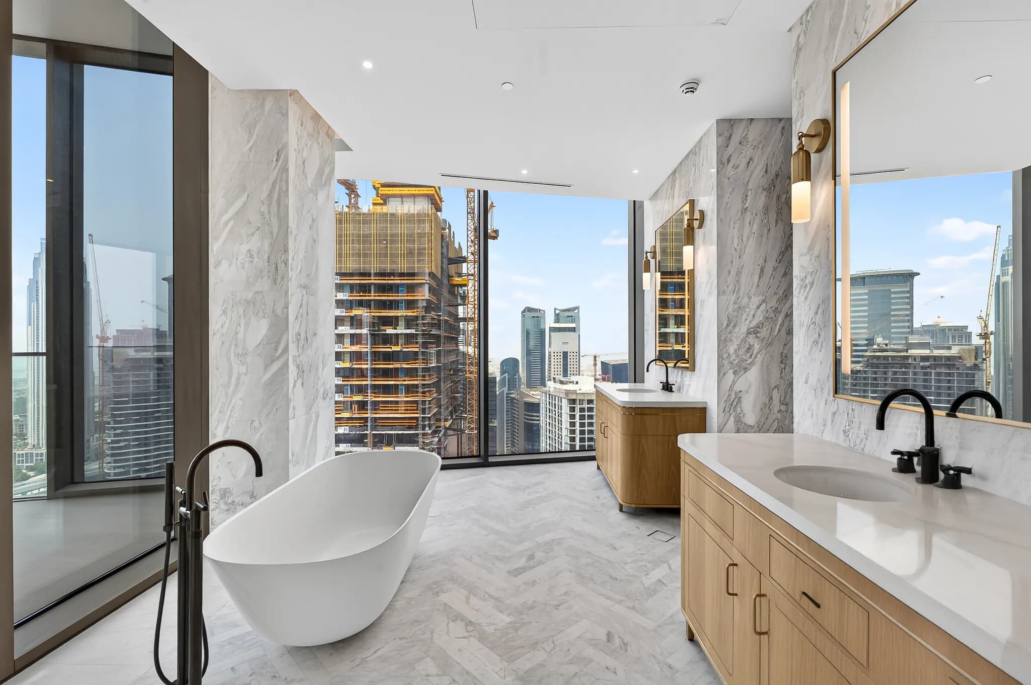 Full-floor 5-bedroom penthouse for sale in Jumeirah Living - 11
