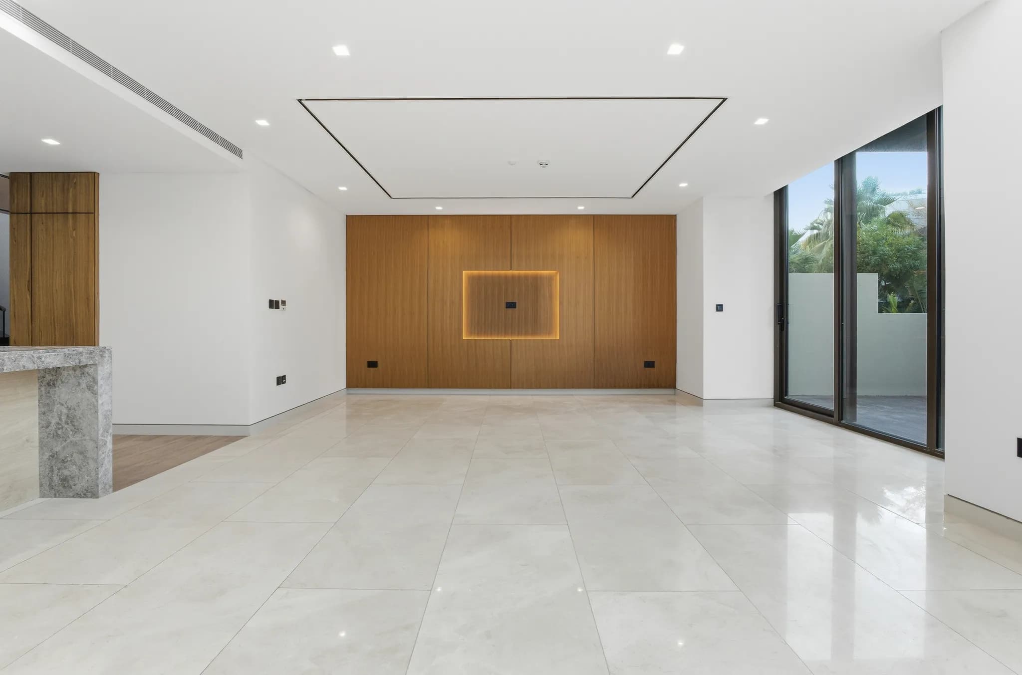Serene 3-bedroom townhouse in Villa Amalfi, Jumeira Bay Island - 3