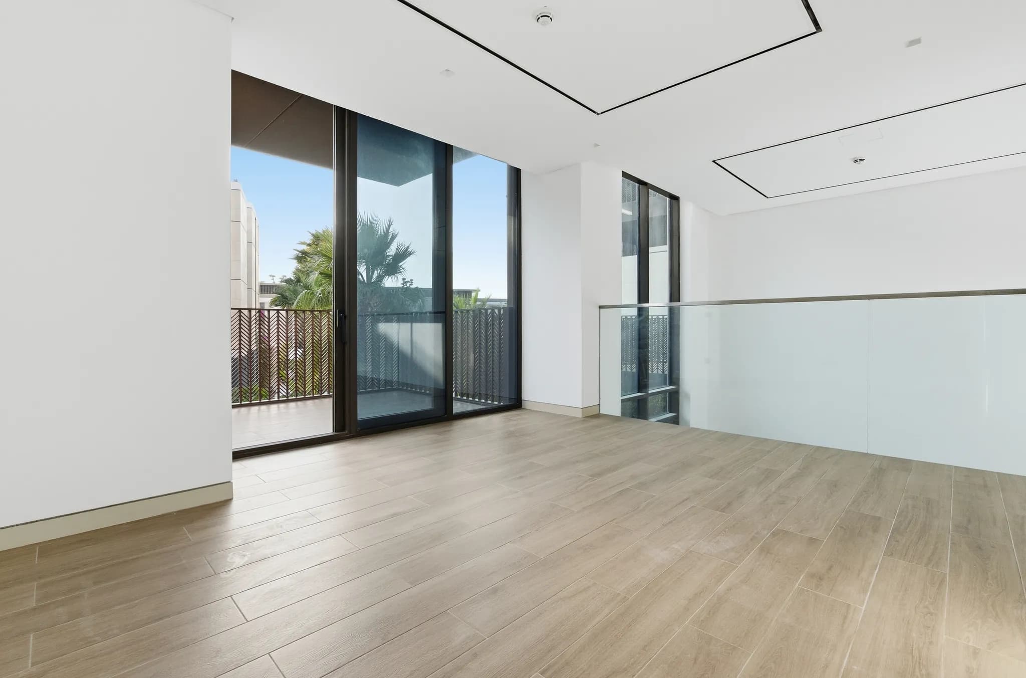 Serene 3-bedroom townhouse in Villa Amalfi, Jumeira Bay Island - 4