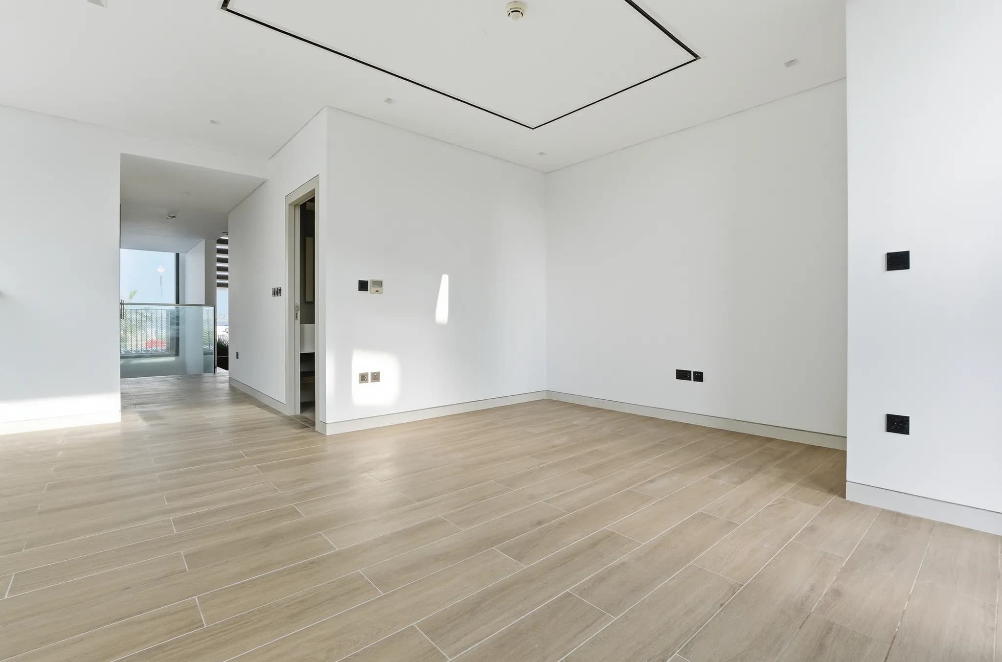 Serene 3-bedroom townhouse in Villa Amalfi, Jumeira Bay Island - 5