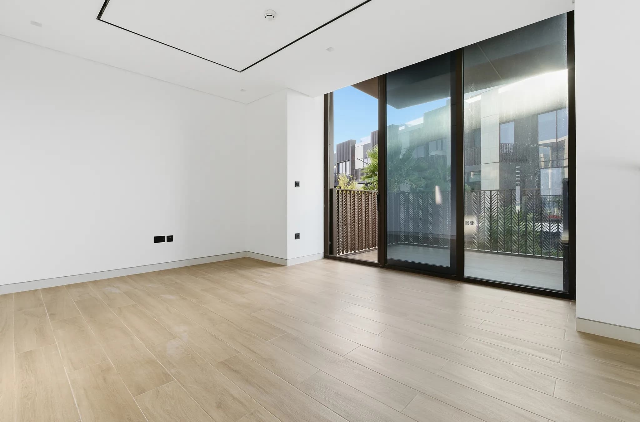 Serene 3-bedroom townhouse in Villa Amalfi, Jumeira Bay Island - 7