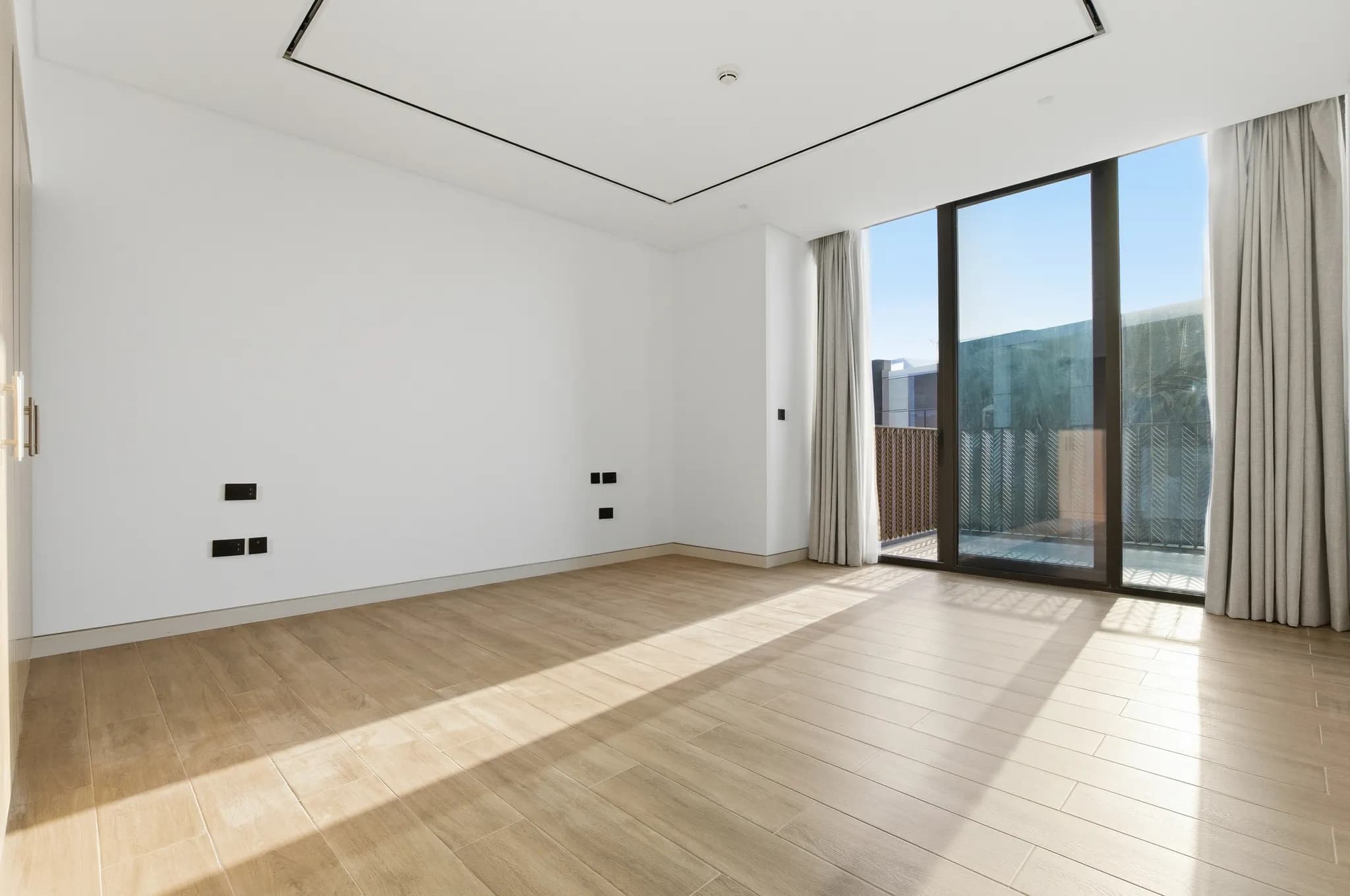 Serene 3-bedroom townhouse in Villa Amalfi, Jumeira Bay Island - 8