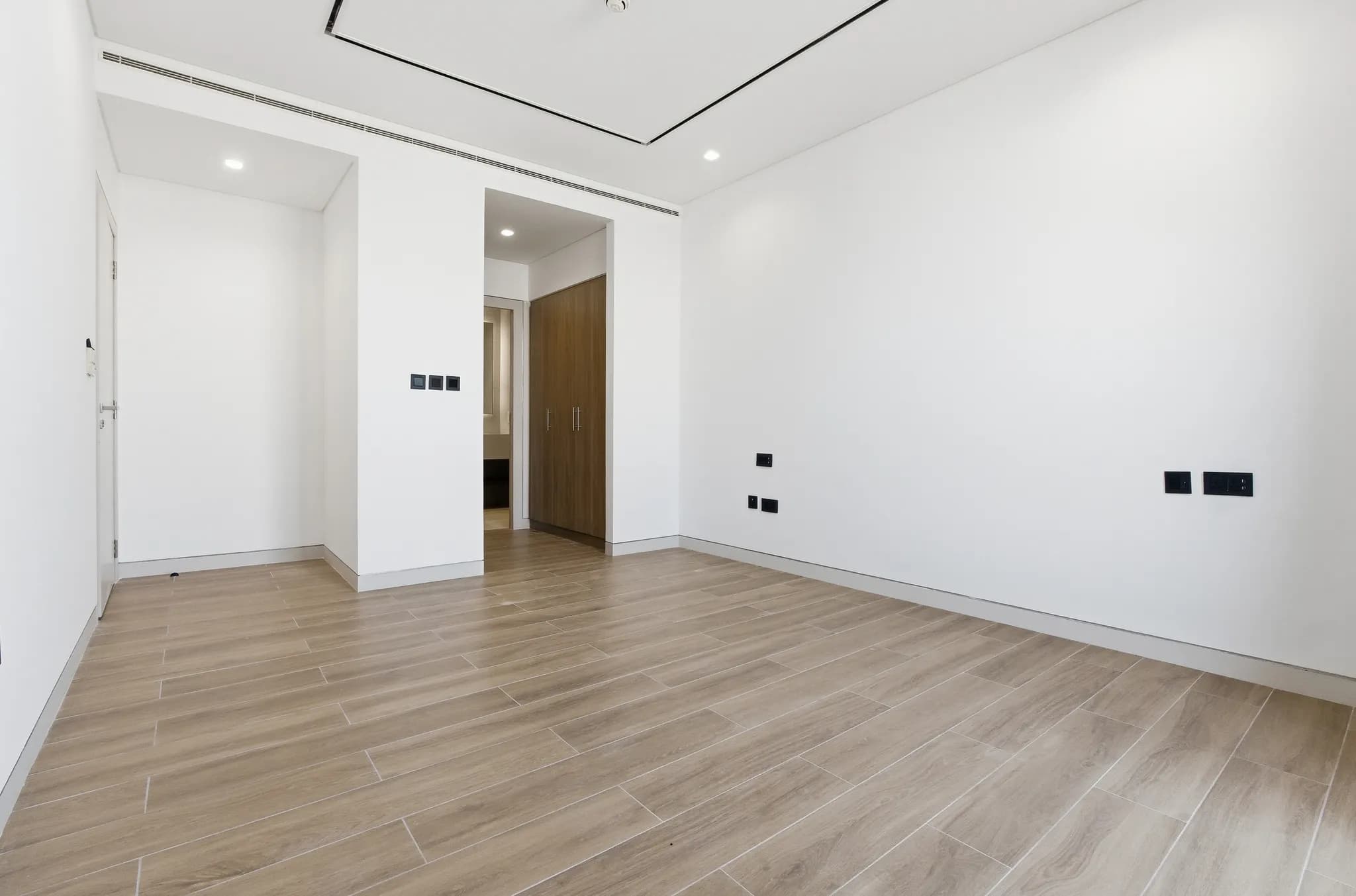 Serene 3-bedroom townhouse in Villa Amalfi, Jumeira Bay Island - 11