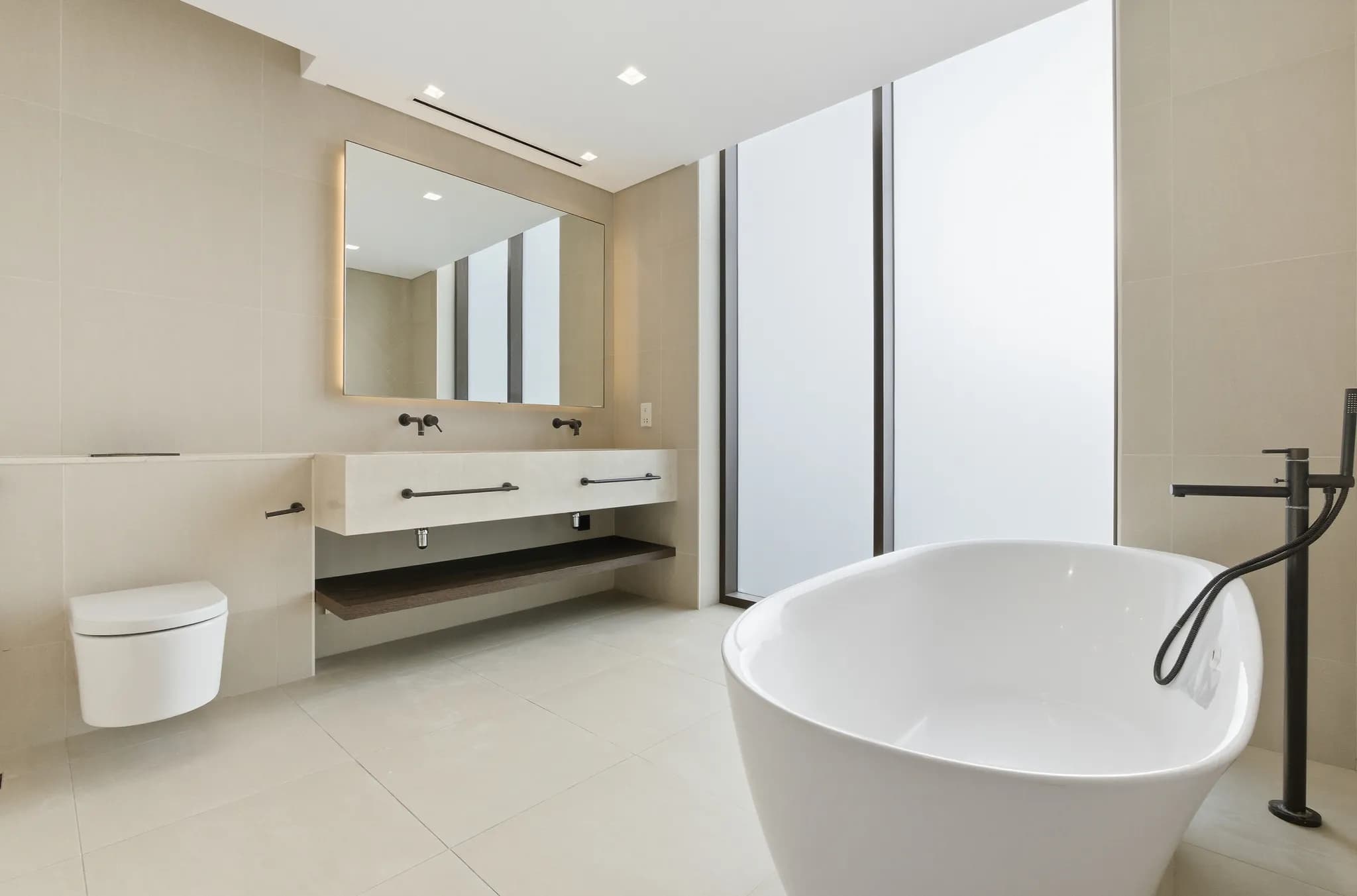 Serene 3-bedroom townhouse in Villa Amalfi, Jumeira Bay Island - 18