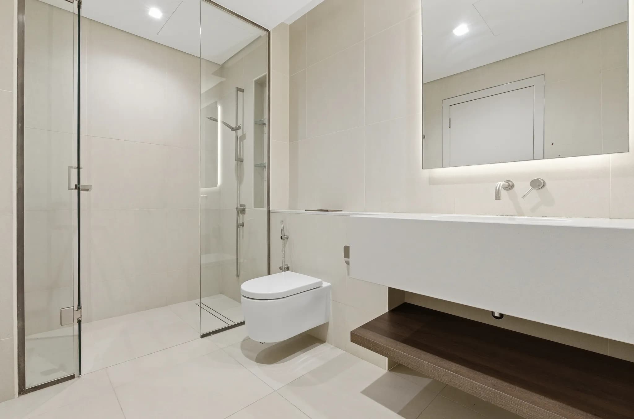 Serene 3-bedroom townhouse in Villa Amalfi, Jumeira Bay Island - 19