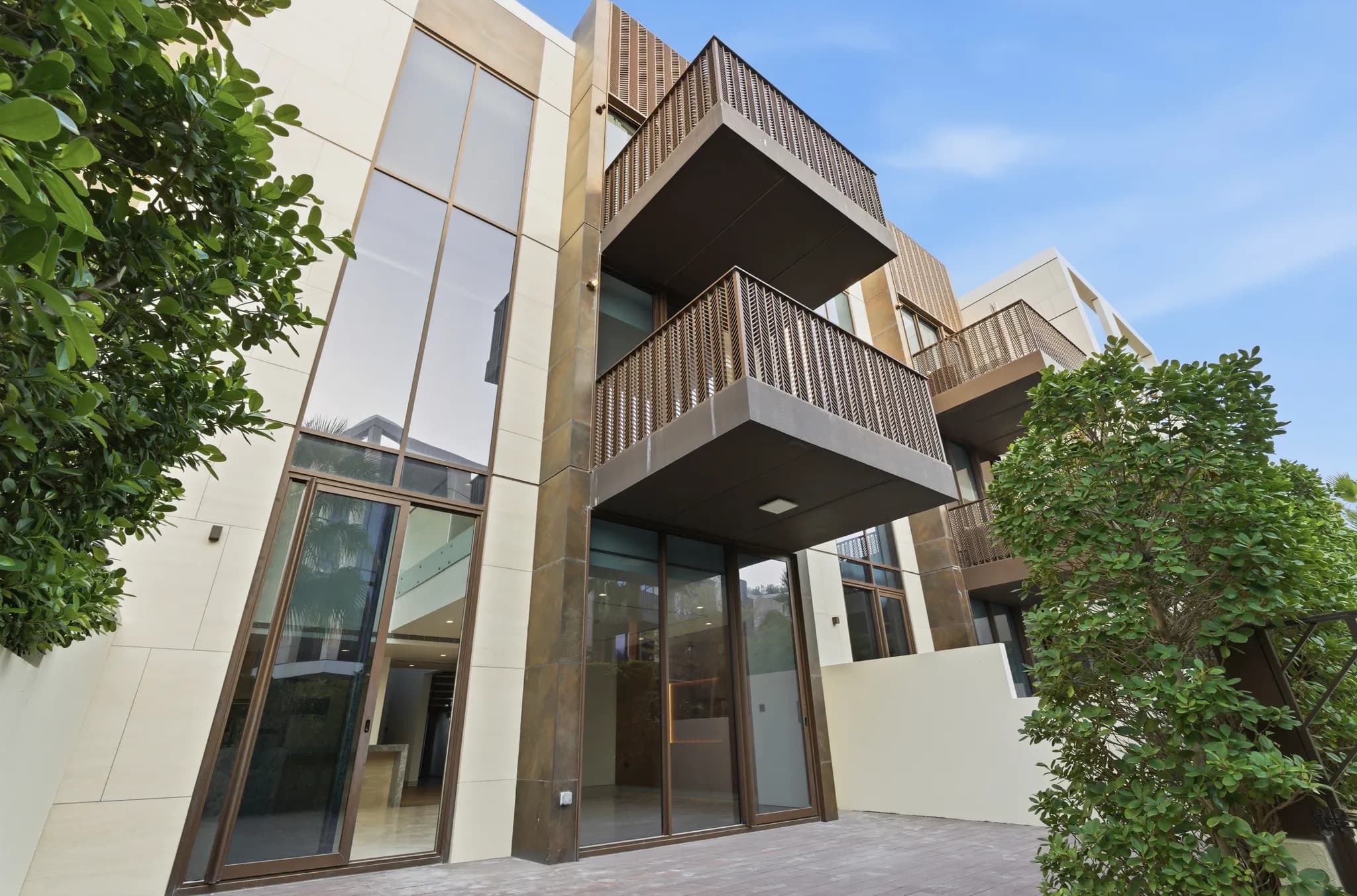 Serene 3-bedroom townhouse in Villa Amalfi, Jumeira Bay Island - 20