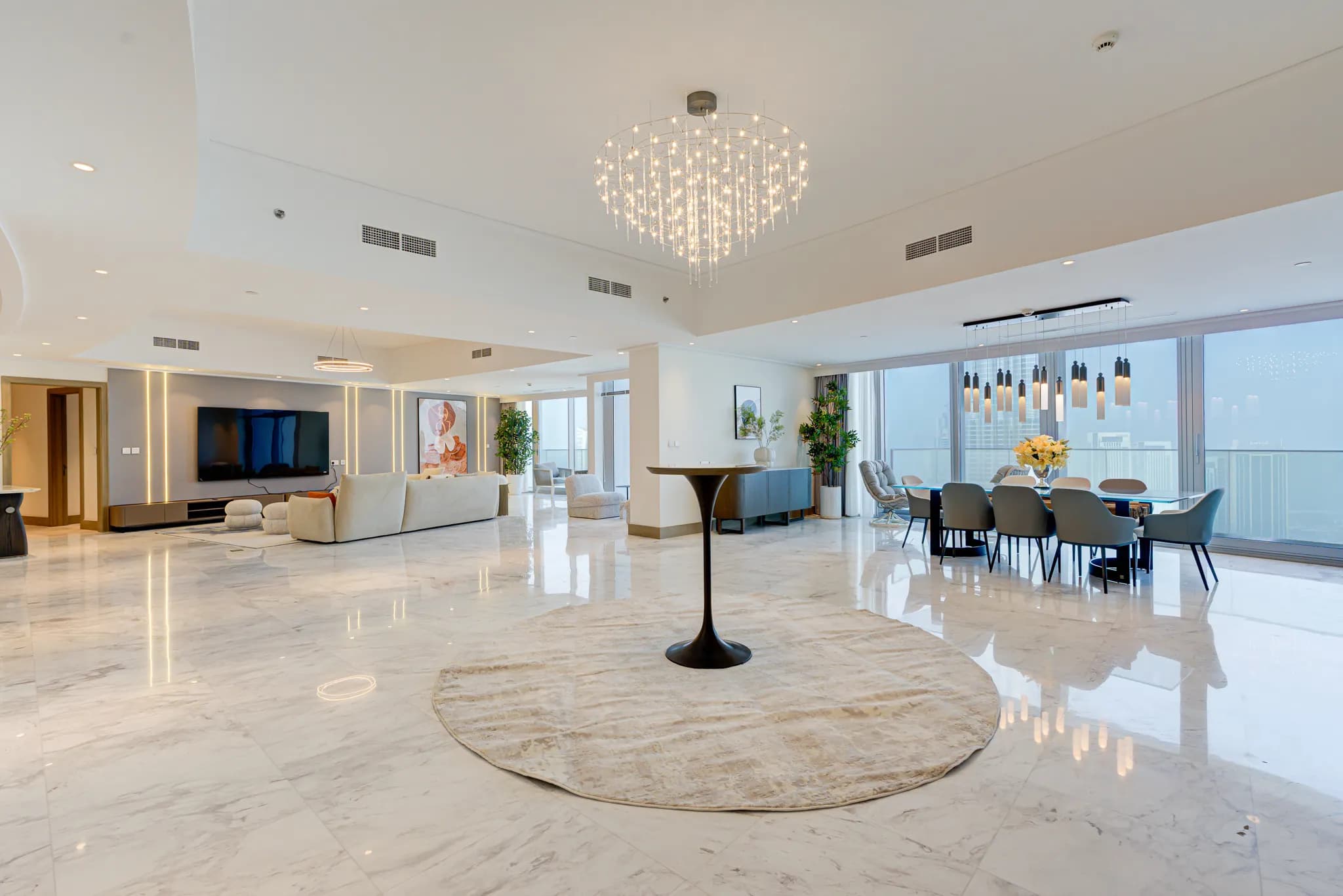 An elegant 5-bedroom apartment in Opera Grand, Downtown Dubai - 4