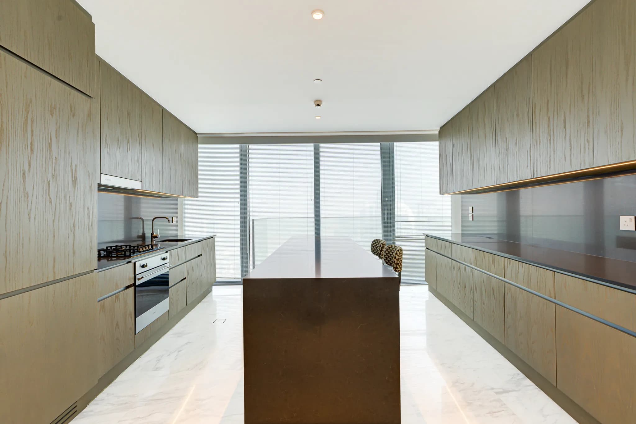 An elegant 5-bedroom apartment in Opera Grand, Downtown Dubai - 5