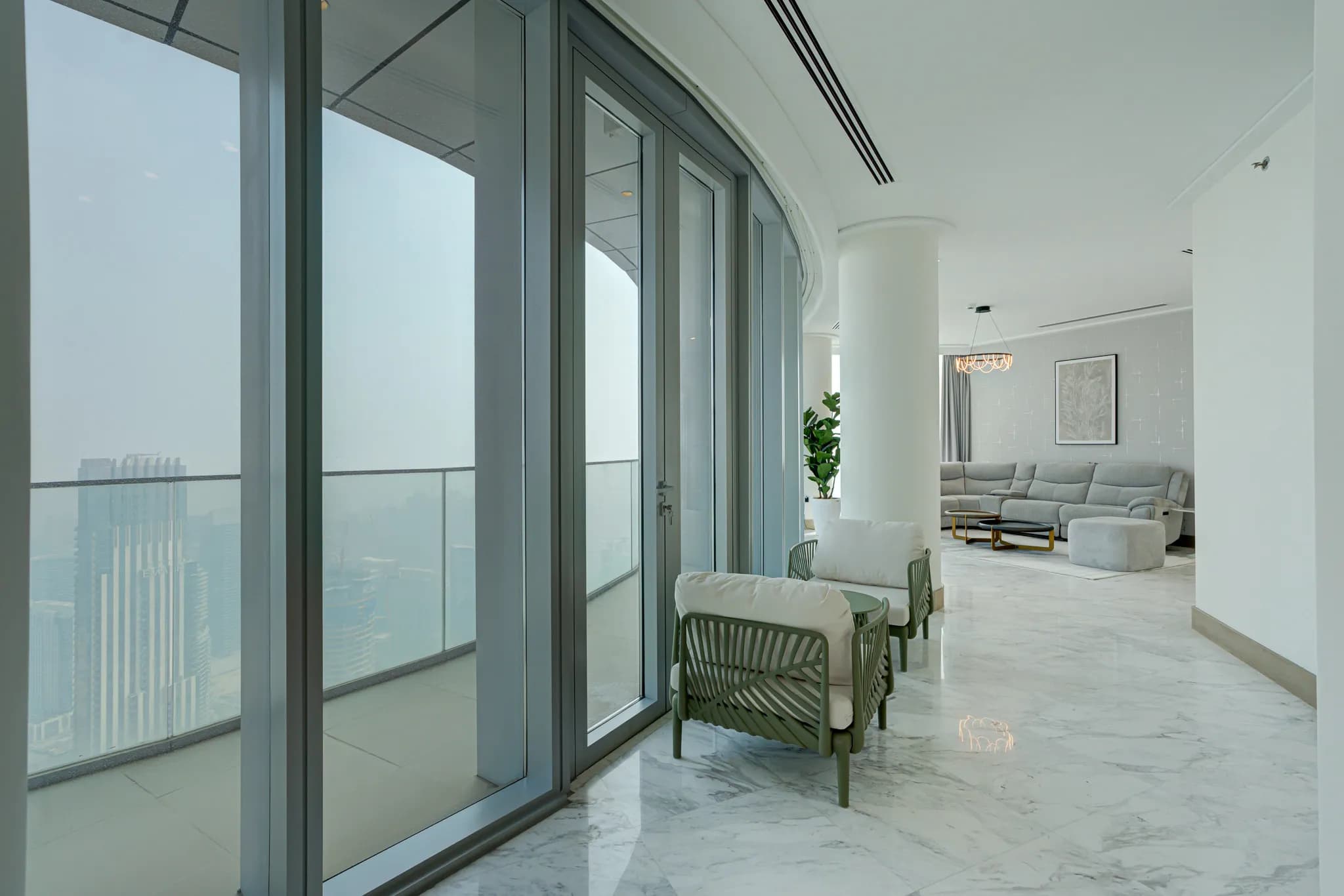 An elegant 5-bedroom apartment in Opera Grand, Downtown Dubai - 7