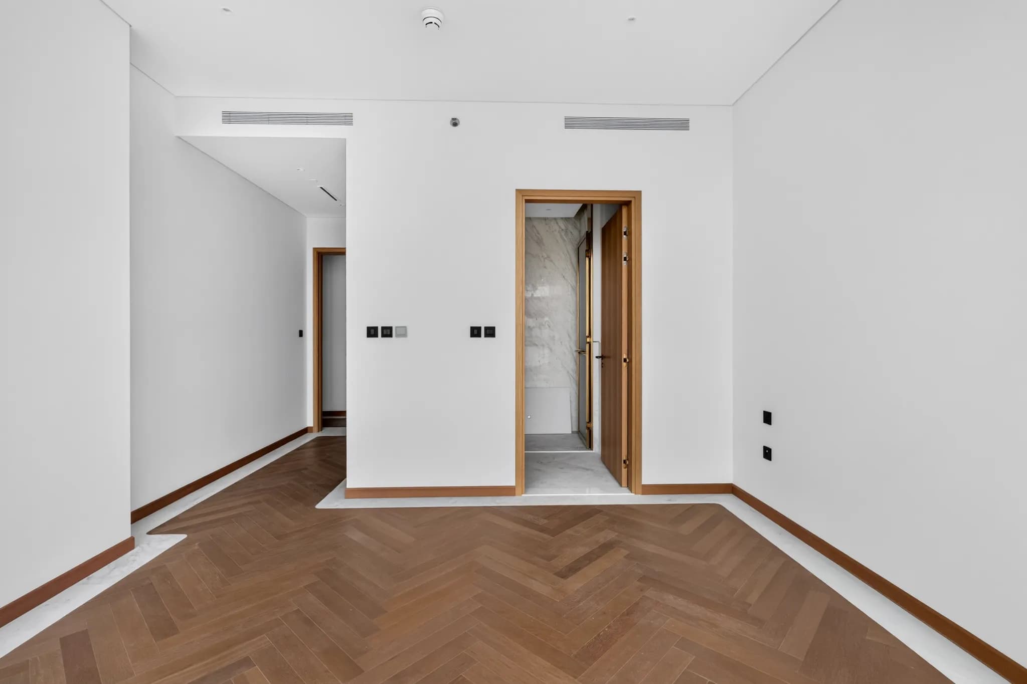 Elegant 4-bedroom duplex at Jumeirah Living, Business Bay - 11
