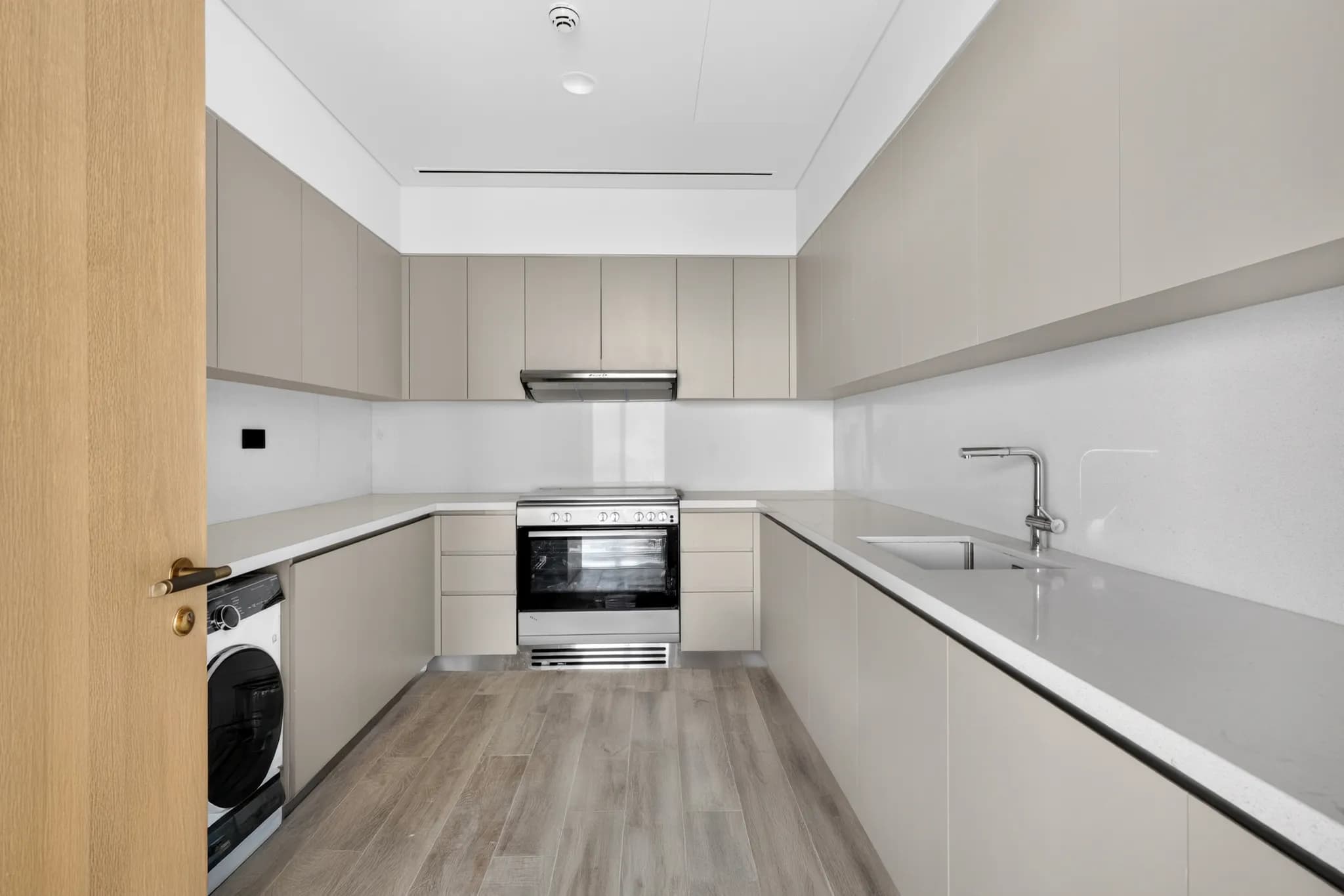 Elegant 4-bedroom duplex at Jumeirah Living, Business Bay - 17