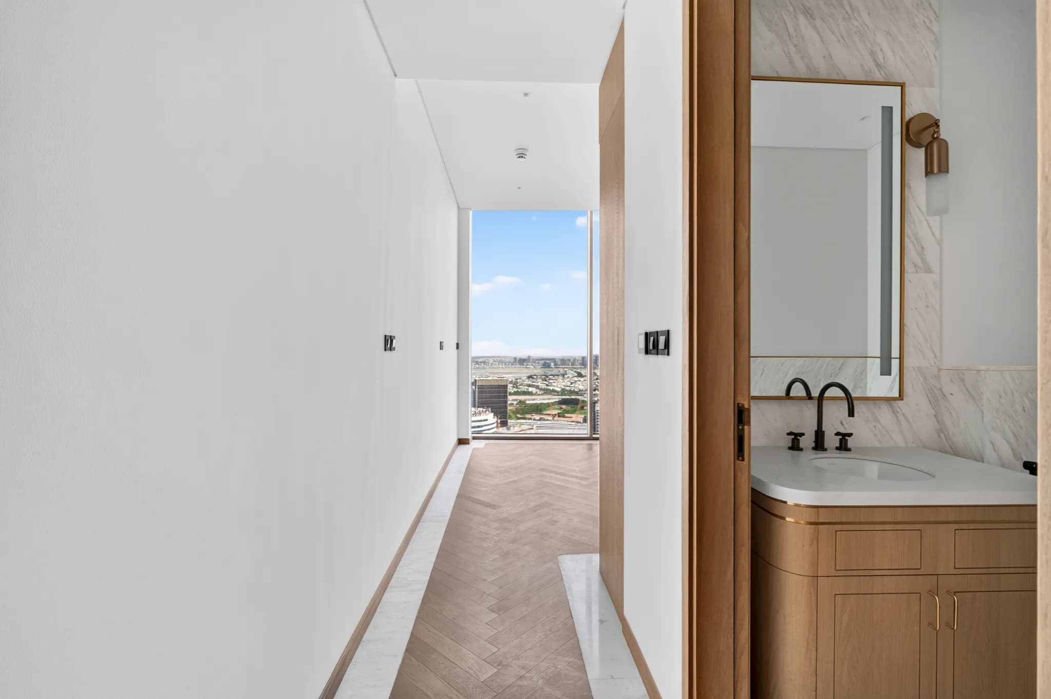Elegant 4-bedroom duplex at Jumeirah Living, Business Bay - 18
